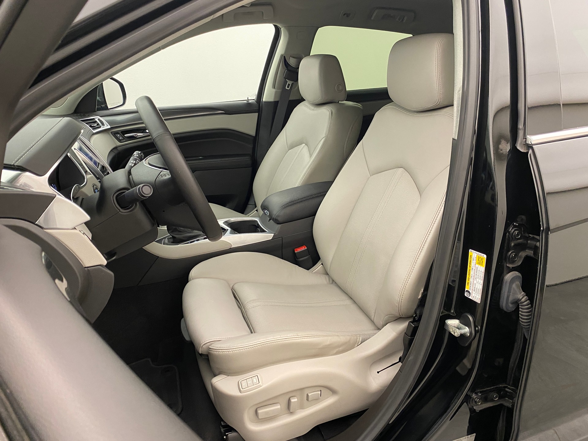 CADILLAC SRX 3.6 V6 AWD-image-9