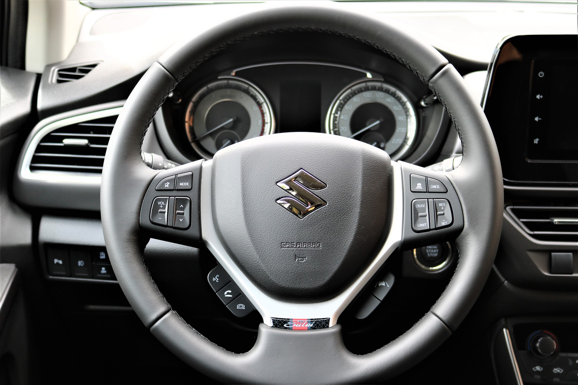 SUZUKI S-Cross 1.4T Piz Sulai 4WD-image-4
