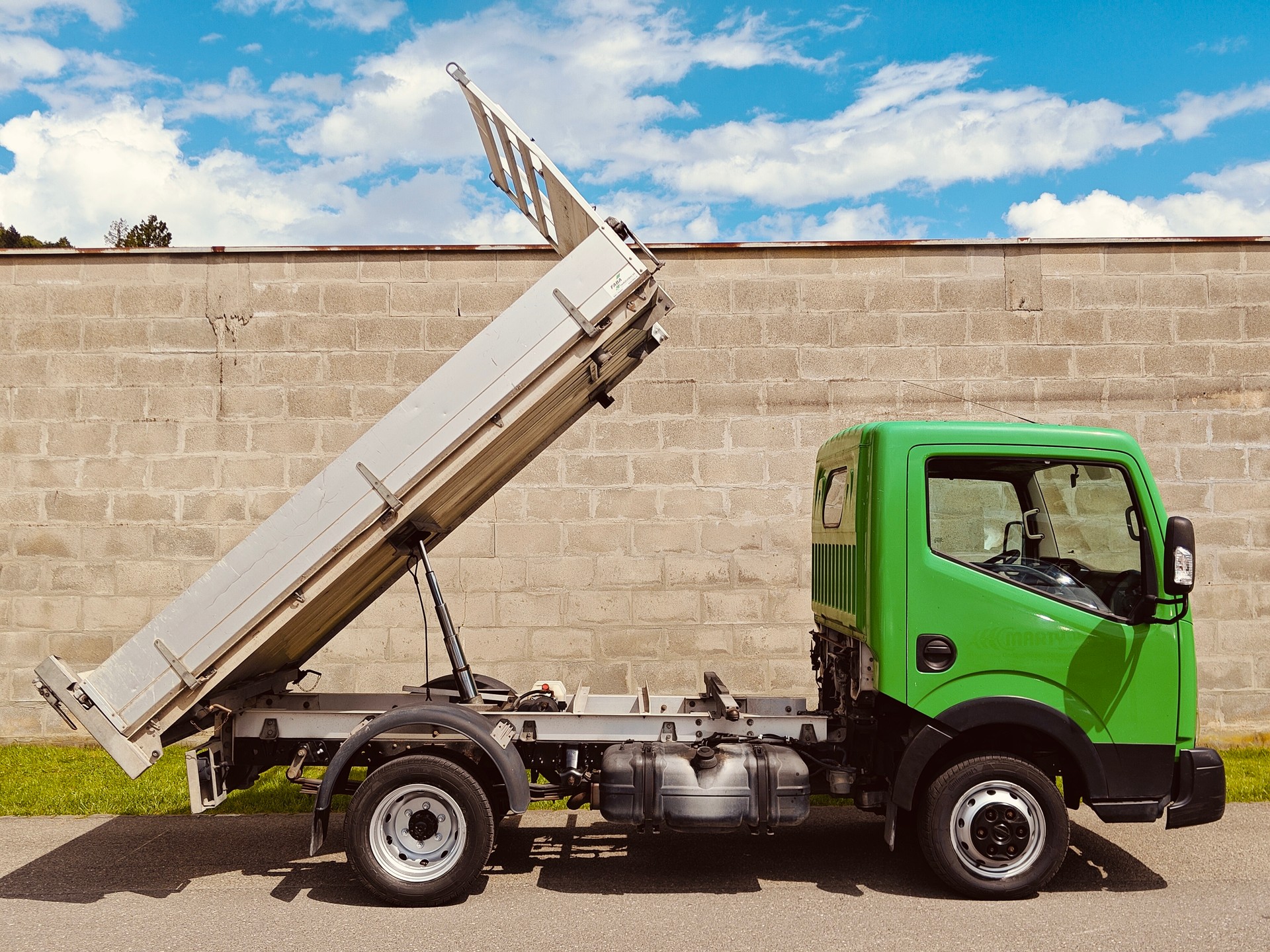 NISSAN NT 400 FABA Dreiseitenkipper - Nutzlast 1240kg - AHK 3.5T - MFK 20.05.2026-image-2