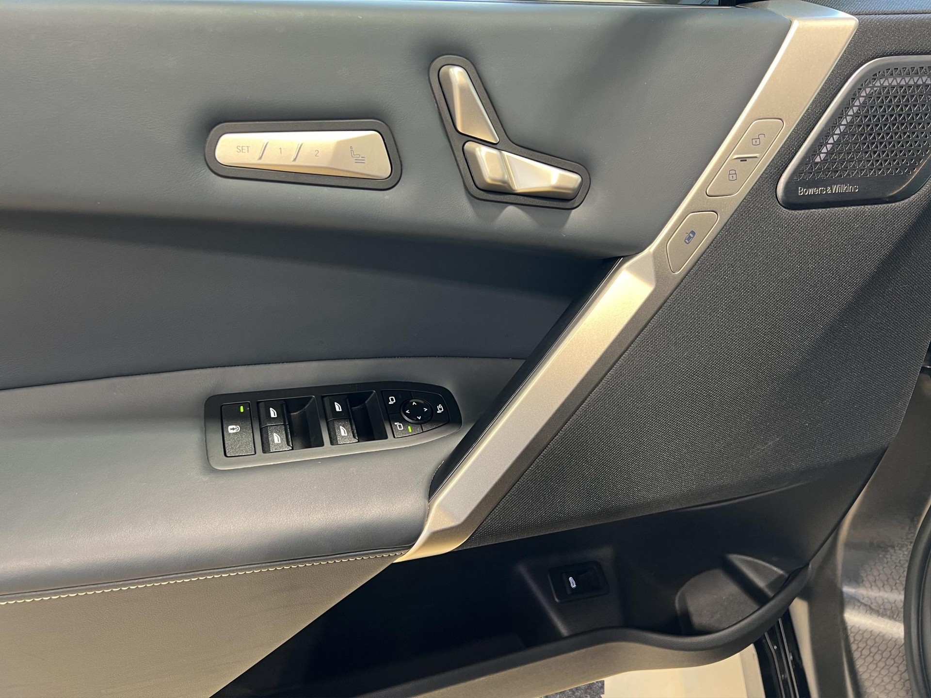 BMW iX xDrive M60-image-12