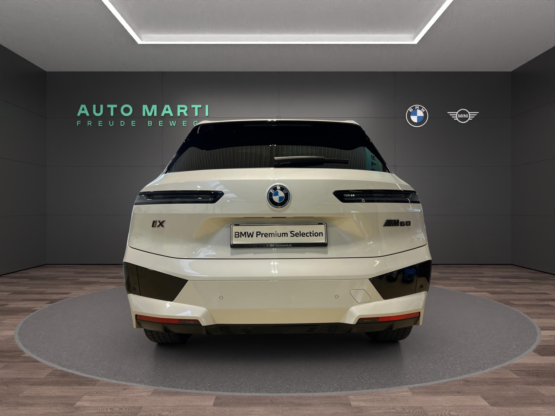 BMW iX xDrive M60-showroom-element-3
