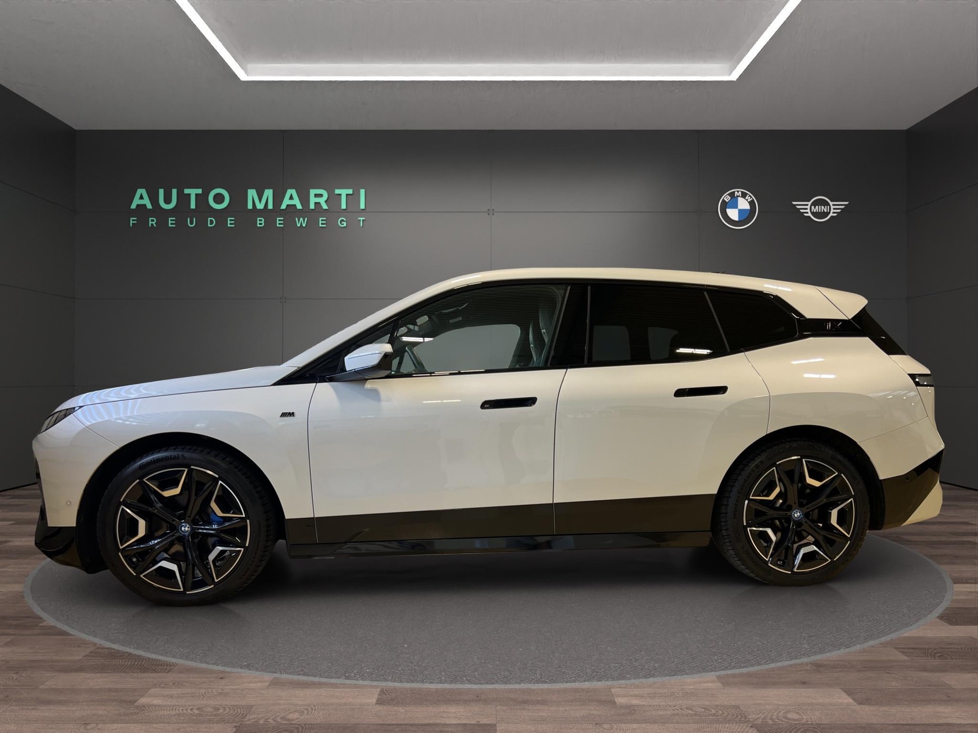 BMW iX xDrive M60-showroom-element-2
