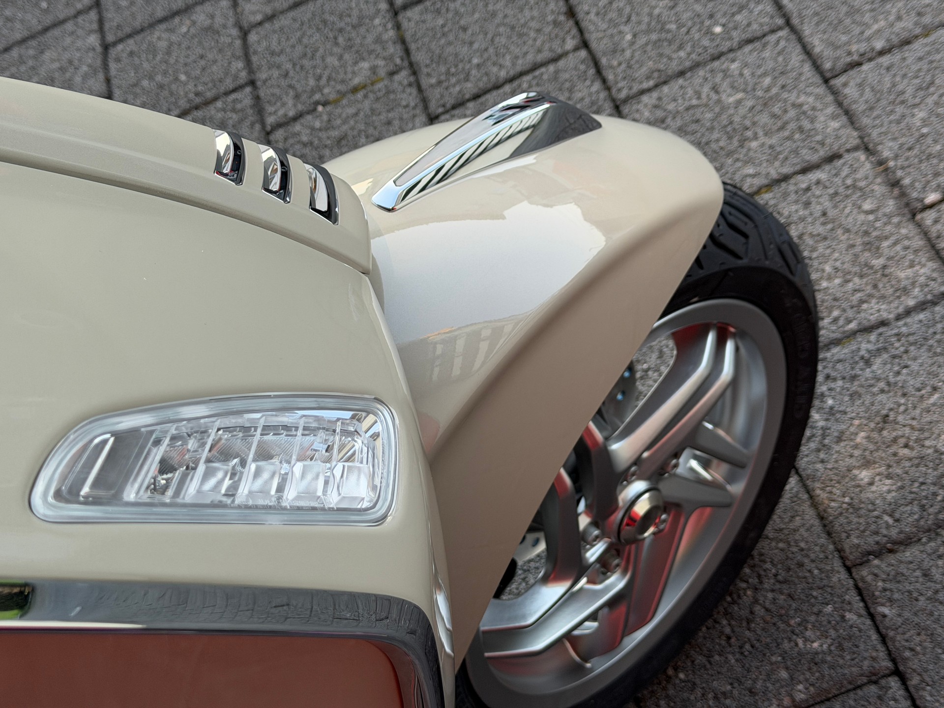 PIAGGIO Vespa 125 Primavera MY26-image-10