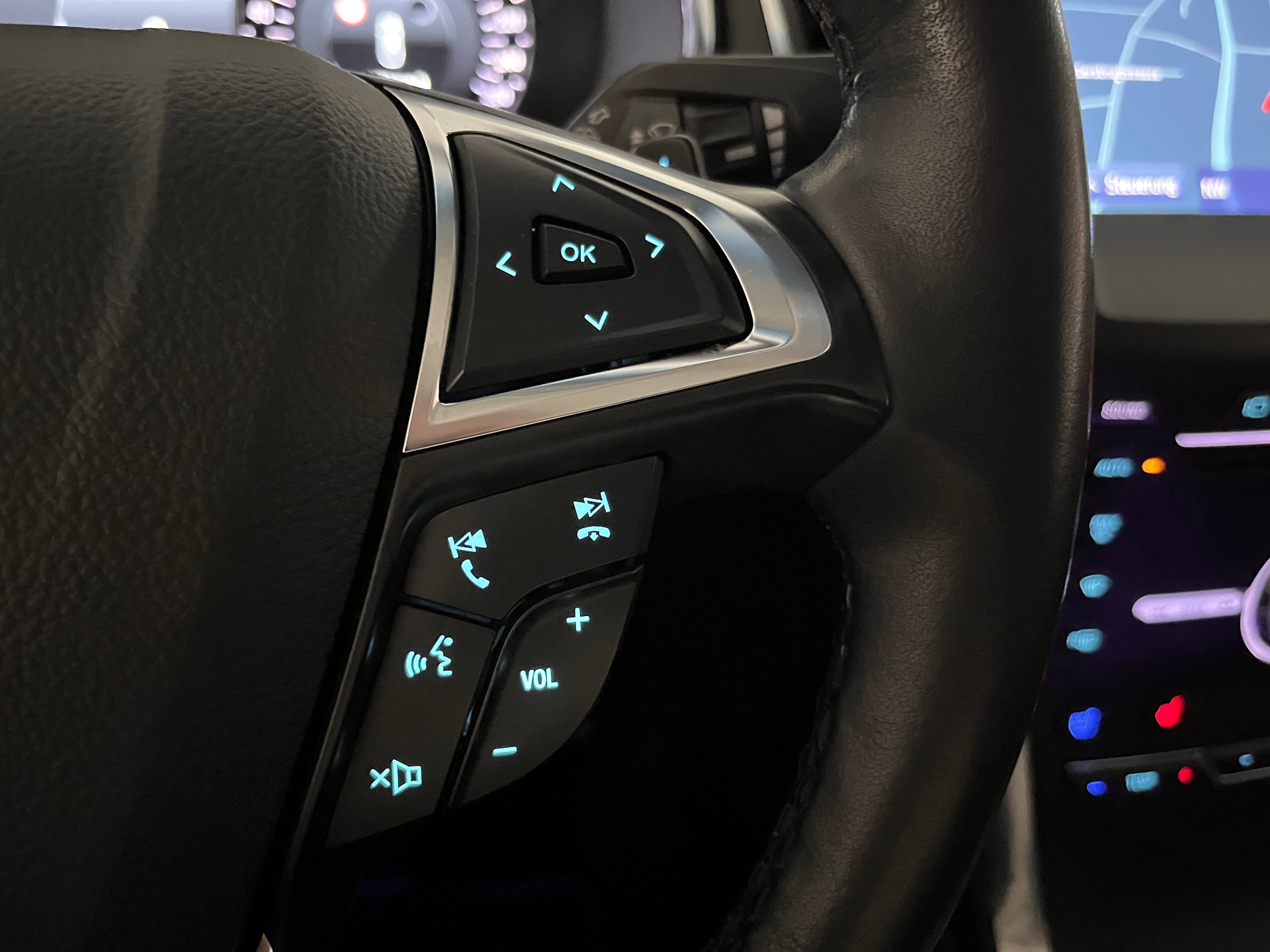 FORD Edge 2.0 EcoBlue Vignale 4WD Automatic * IN DARK PERSION GREEN - STANDHEIZUNG *-image-24