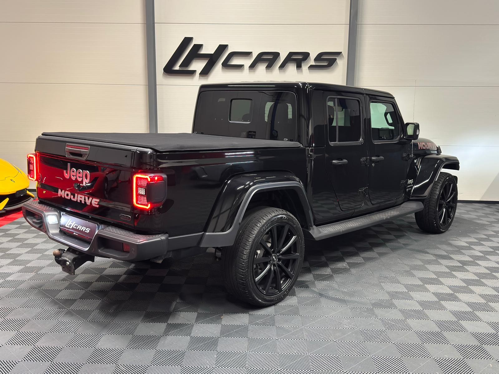 JEEP Gladiator 3.0 D MultiJet Launch Edition-image-3