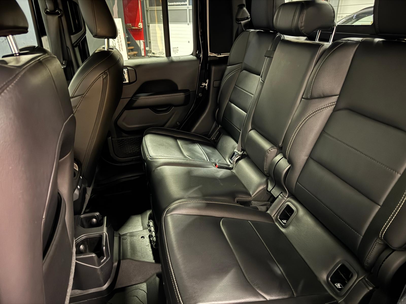 JEEP Gladiator 3.0 D MultiJet Launch Edition-image-9