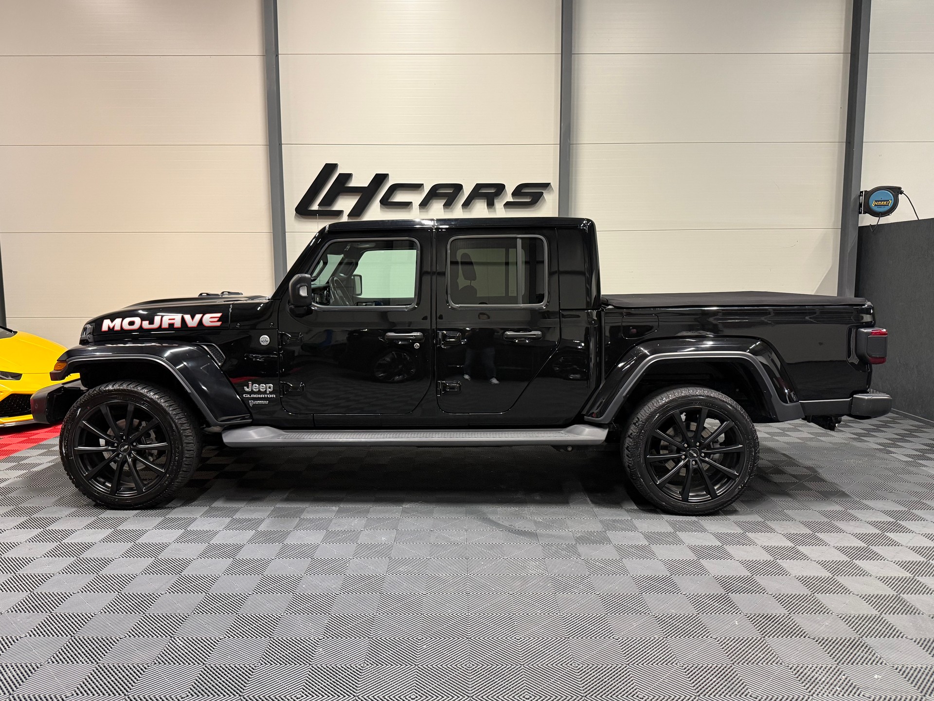 JEEP Gladiator 3.0 D MultiJet Launch Edition-image-1