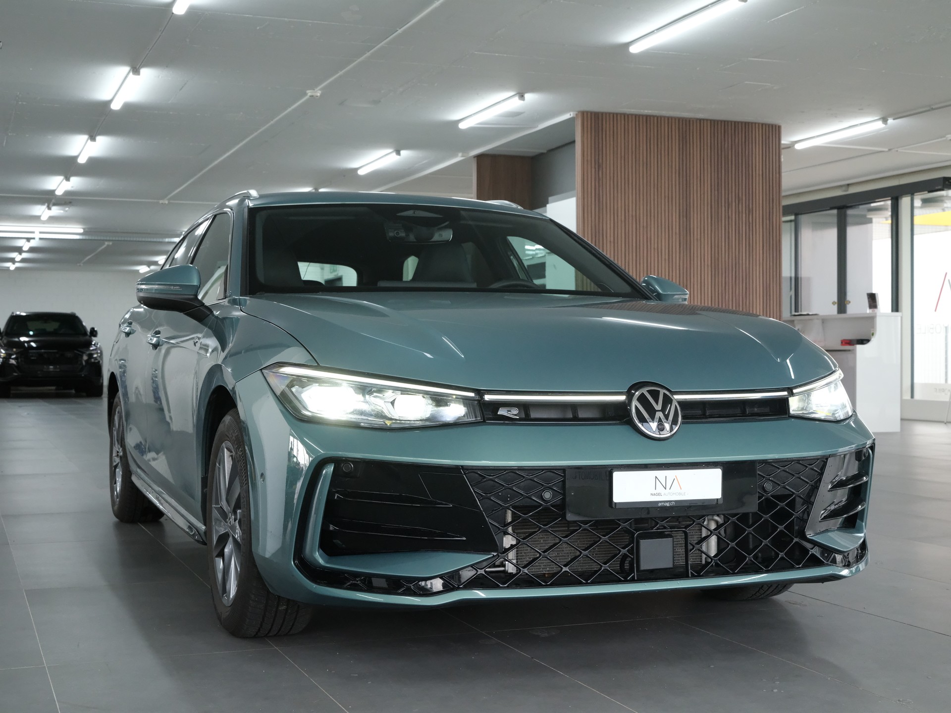 VW Passat Variant 1.5 TSI evo2 Plug-In- Hybrid R-Line DSG-showroom-element-1