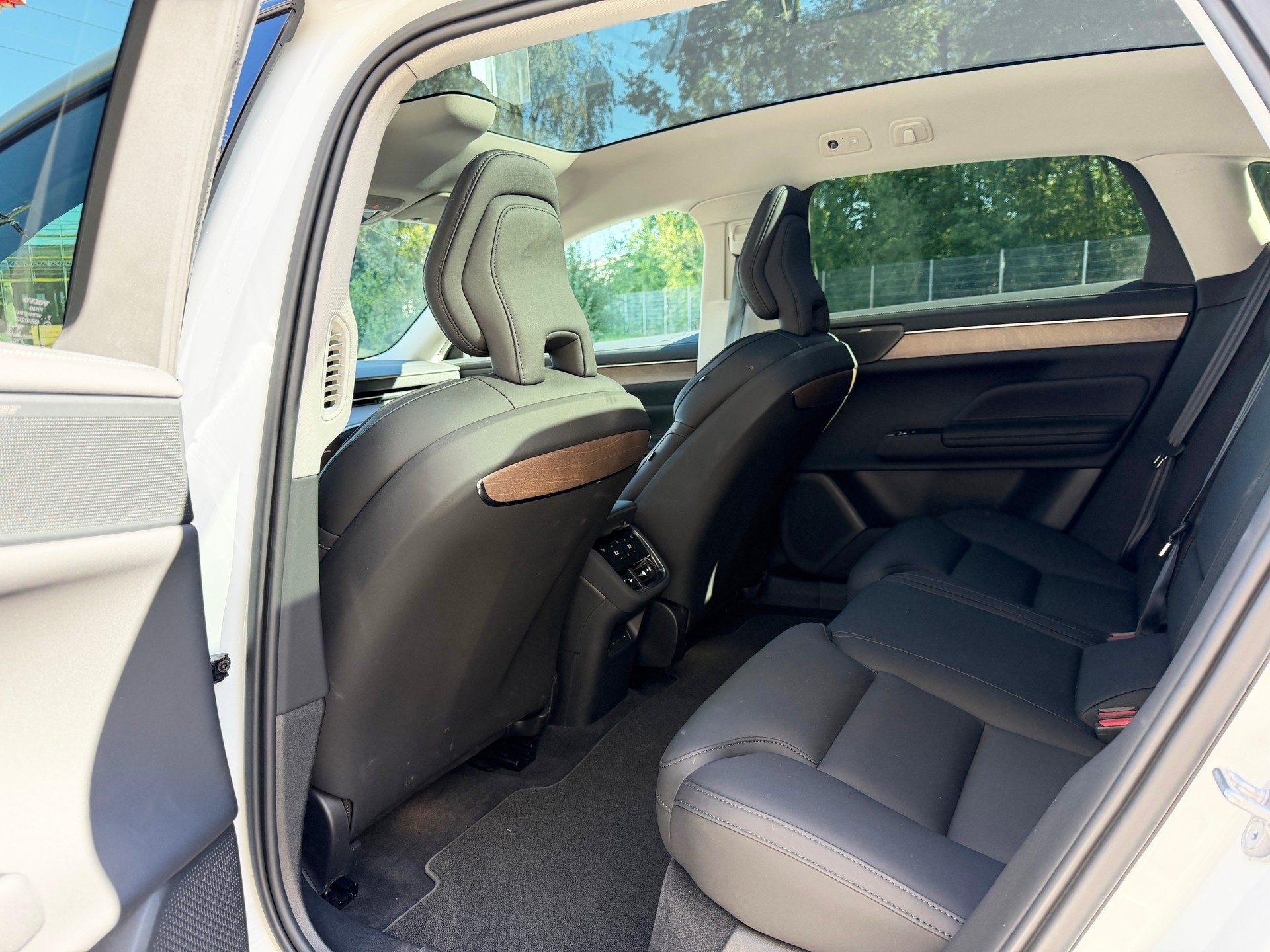 VOLVO ES90 Plus-image-3