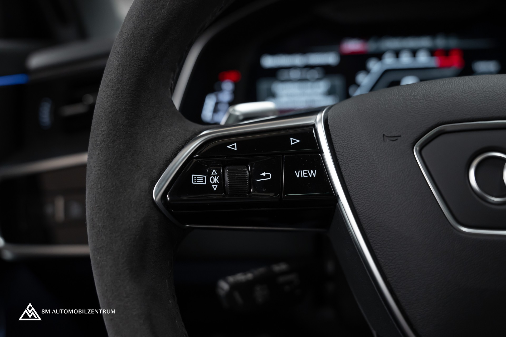 AUDI RS6 Avant 4.0 V8 TFSI quattro T-Tronic / Keramik / Standheizung / Dynamik Paket / Panorama /360°-image-40