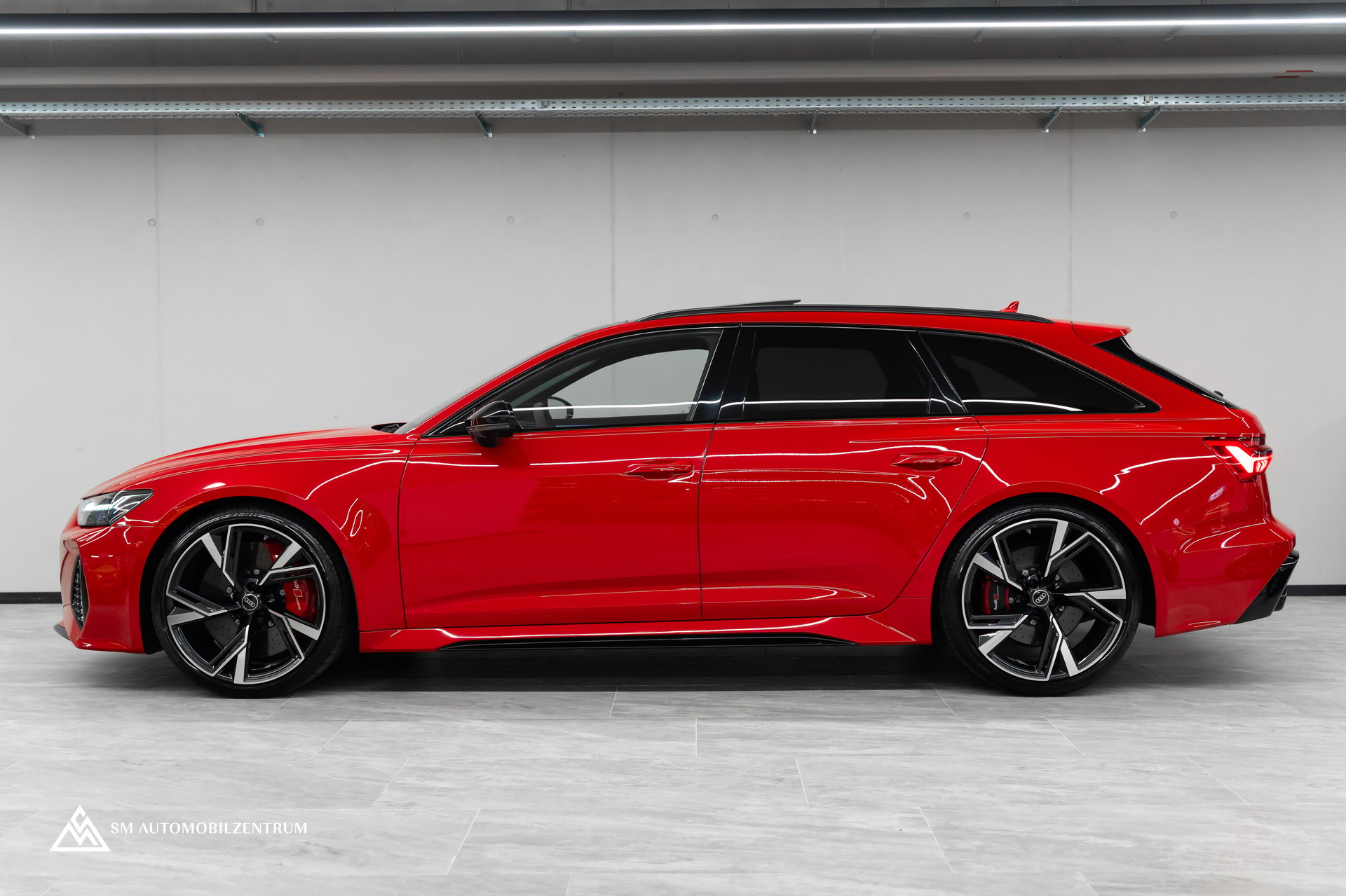 AUDI RS6 Avant 4.0 V8 TFSI quattro T-Tronic / Keramik / Standheizung / Dynamik Paket / Panorama /360°-showroom-element-1