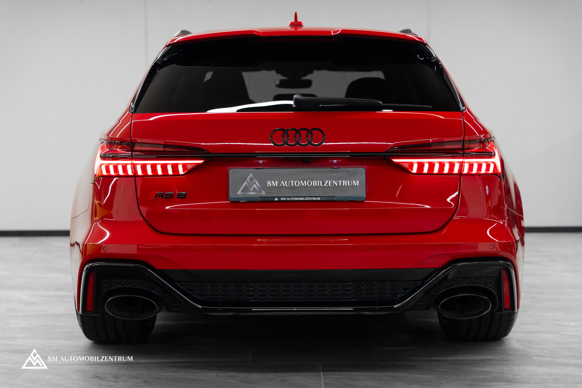 AUDI RS6 Avant 4.0 V8 TFSI quattro T-Tronic / Keramik / Standheizung / Dynamik Paket / Panorama /360°-image-11