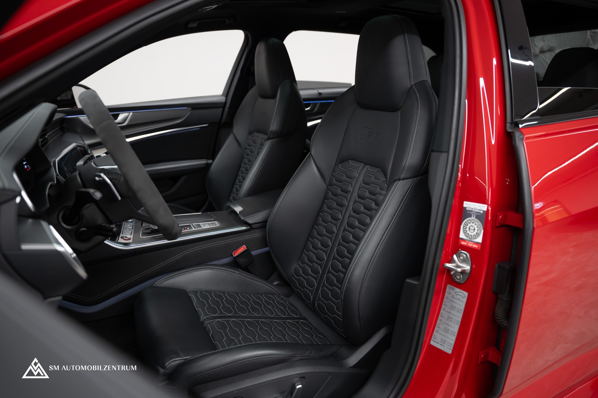 AUDI RS6 Avant 4.0 V8 TFSI quattro T-Tronic / Keramik / Standheizung / Dynamik Paket / Panorama /360°-image-15