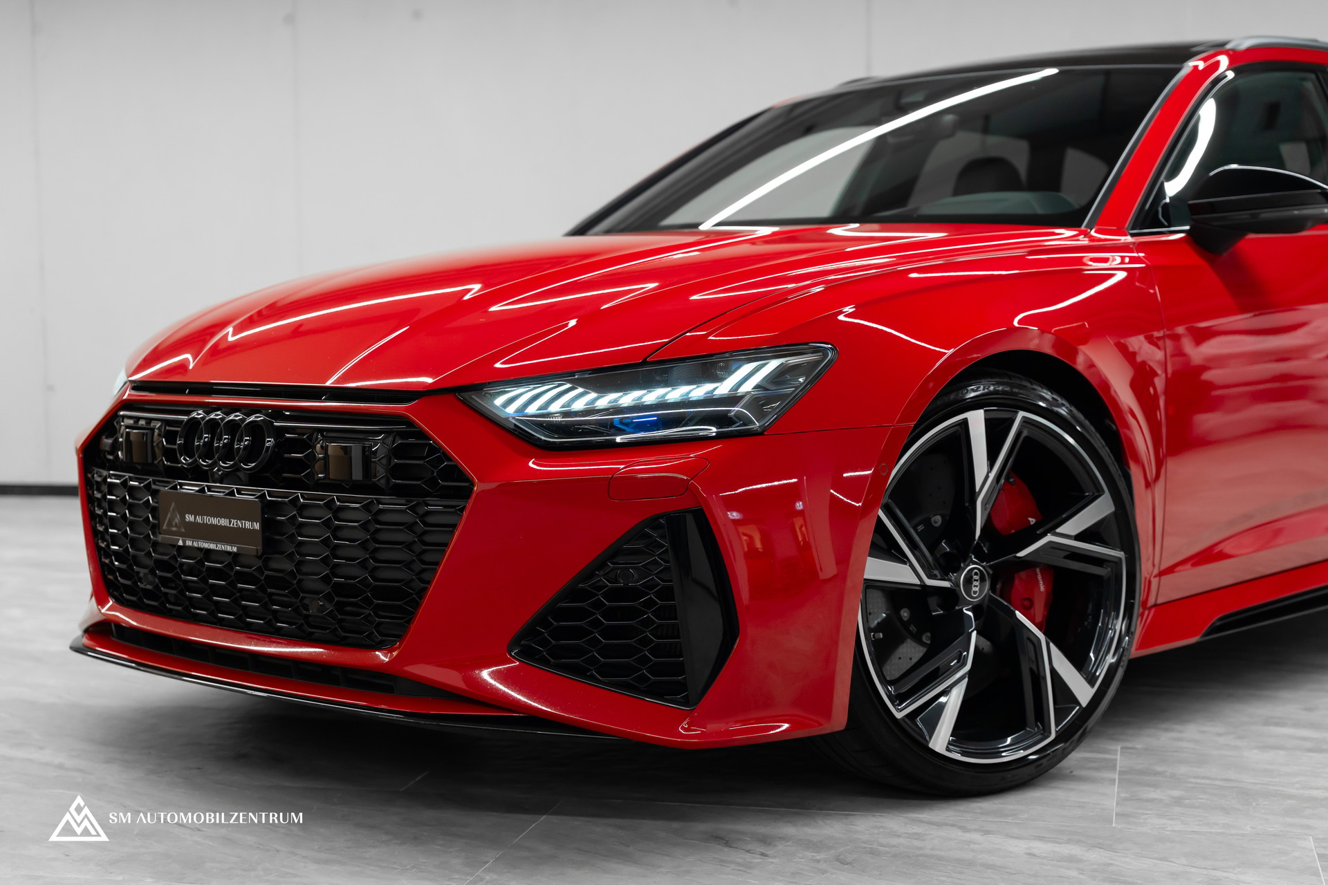 AUDI RS6 Avant 4.0 V8 TFSI quattro T-Tronic / Keramik / Standheizung / Dynamik Paket / Panorama /360°-image-7
