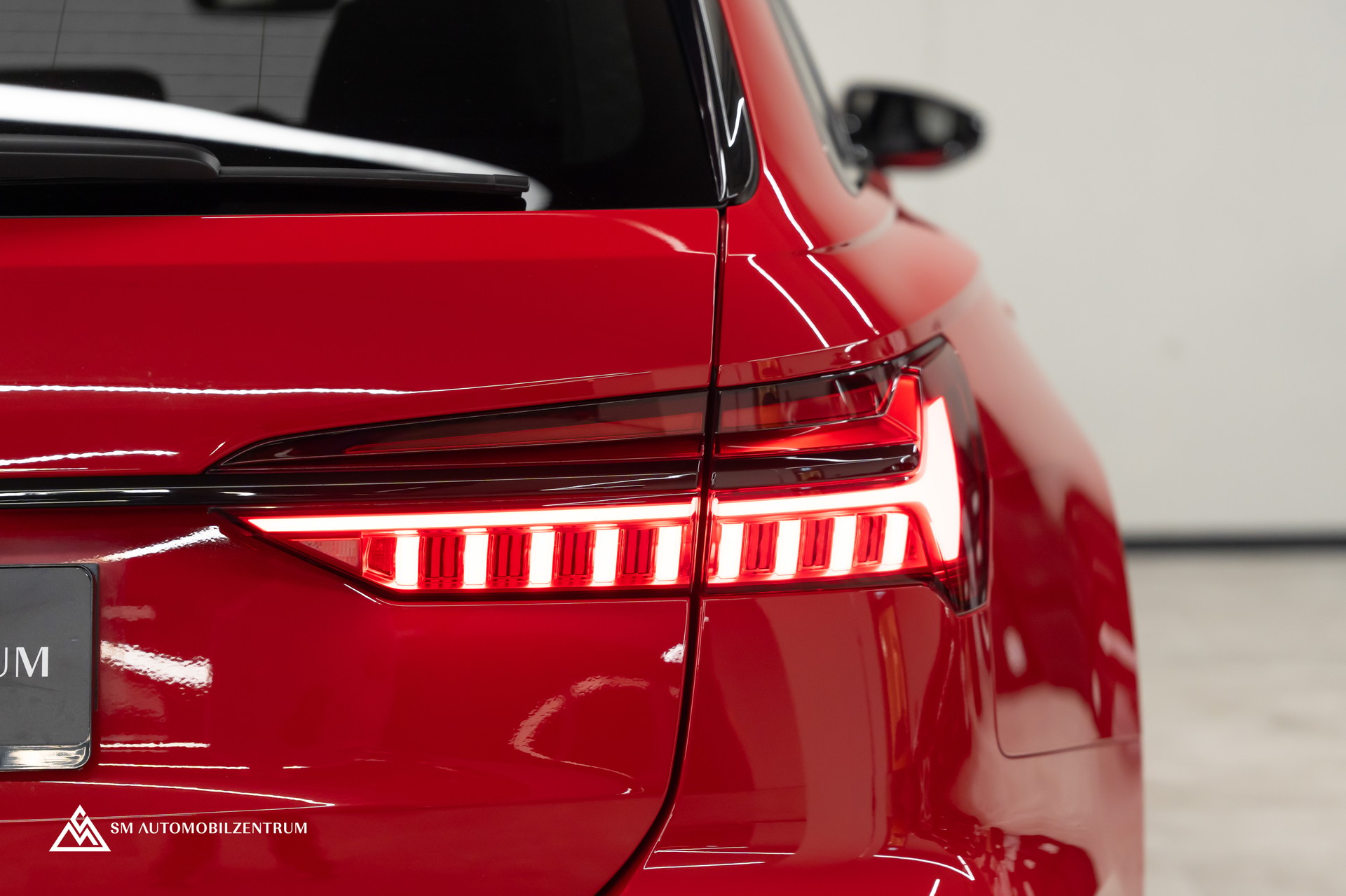 AUDI RS6 Avant 4.0 V8 TFSI quattro T-Tronic / Keramik / Standheizung / Dynamik Paket / Panorama /360°-image-24