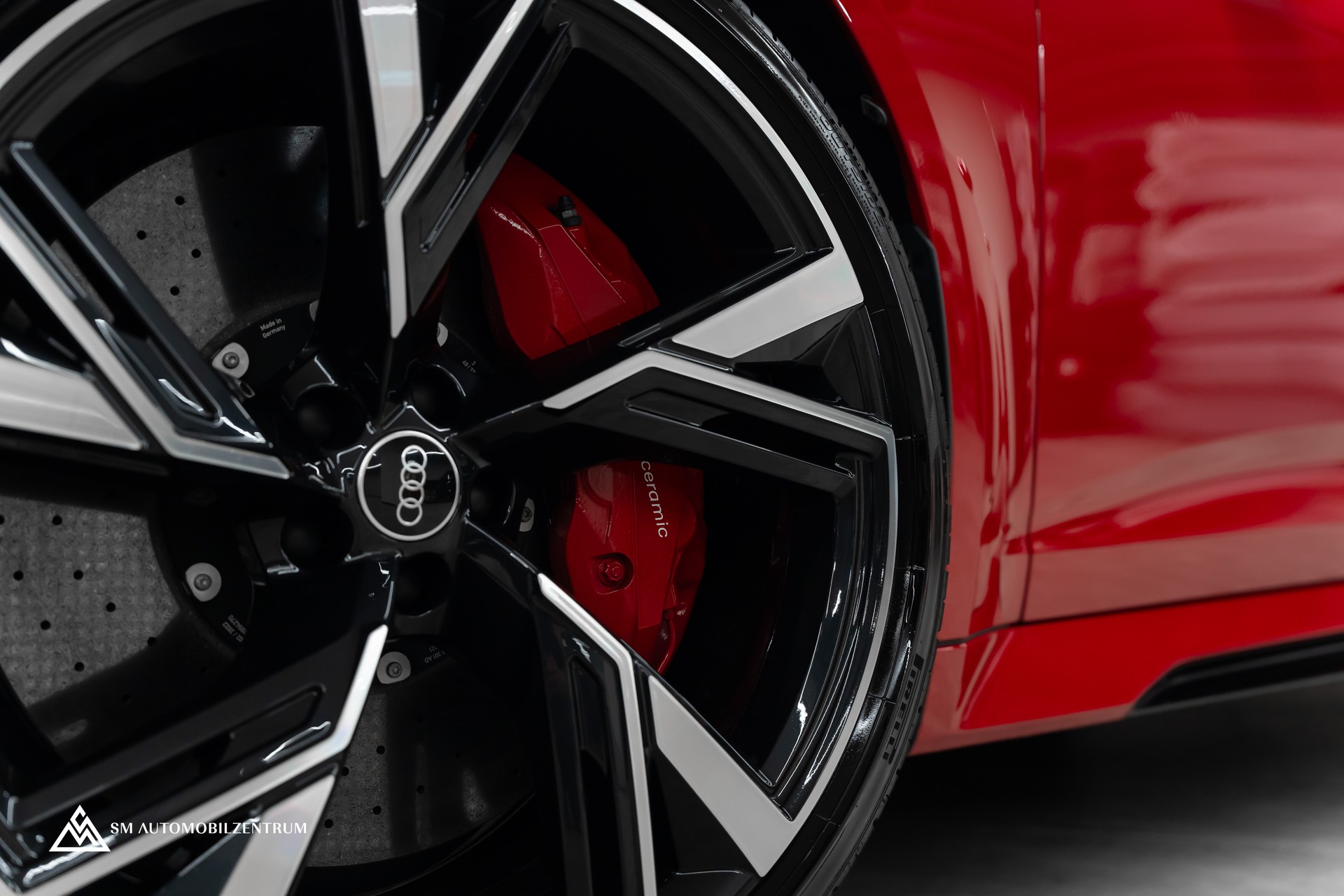AUDI RS6 Avant 4.0 V8 TFSI quattro T-Tronic / Keramik / Standheizung / Dynamik Paket / Panorama /360°-image-5