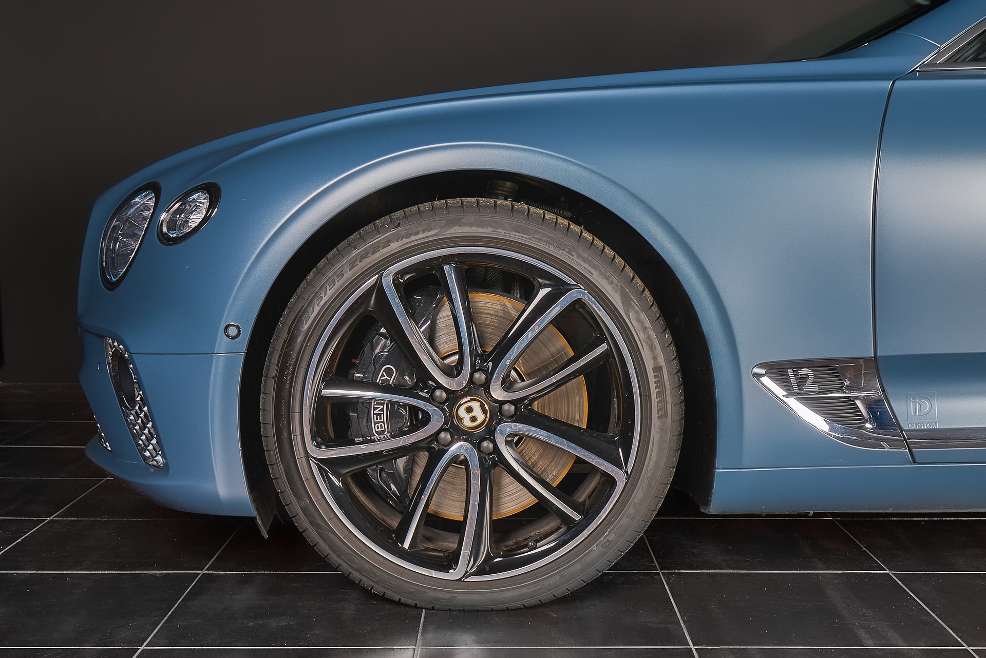 BENTLEY GTC W12 1st Edition-showroom-element-3