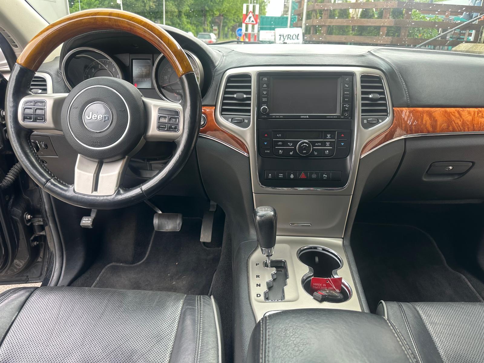 JEEP Grand Cherokee 5.7 HEMI Overland Automatic-image-8