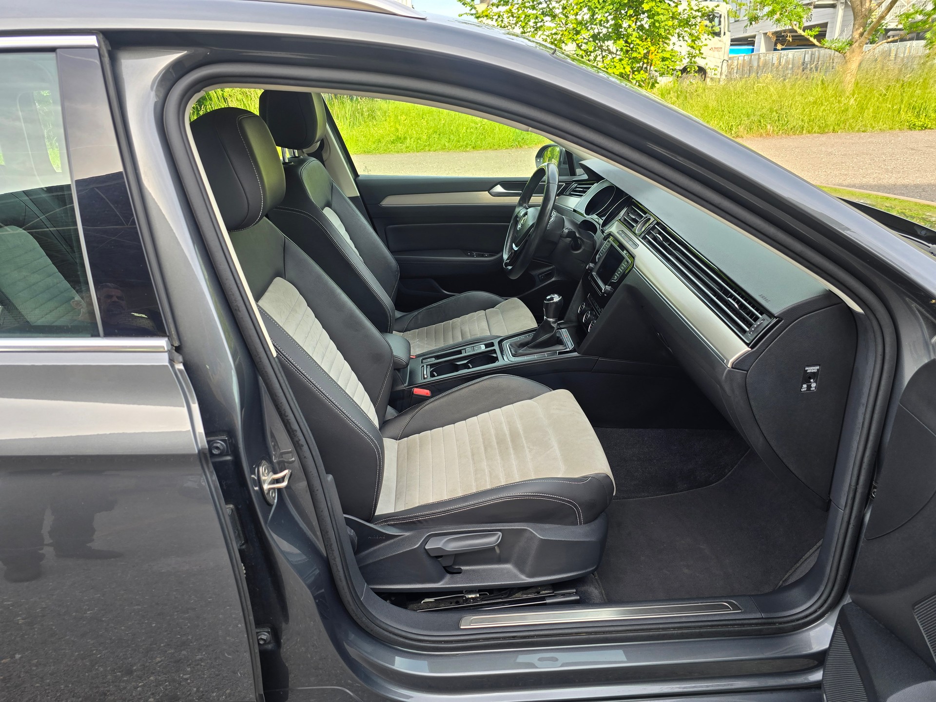 VW Passat Variant 2.0 TDI SCR BMT Highline 4Motion-image-10