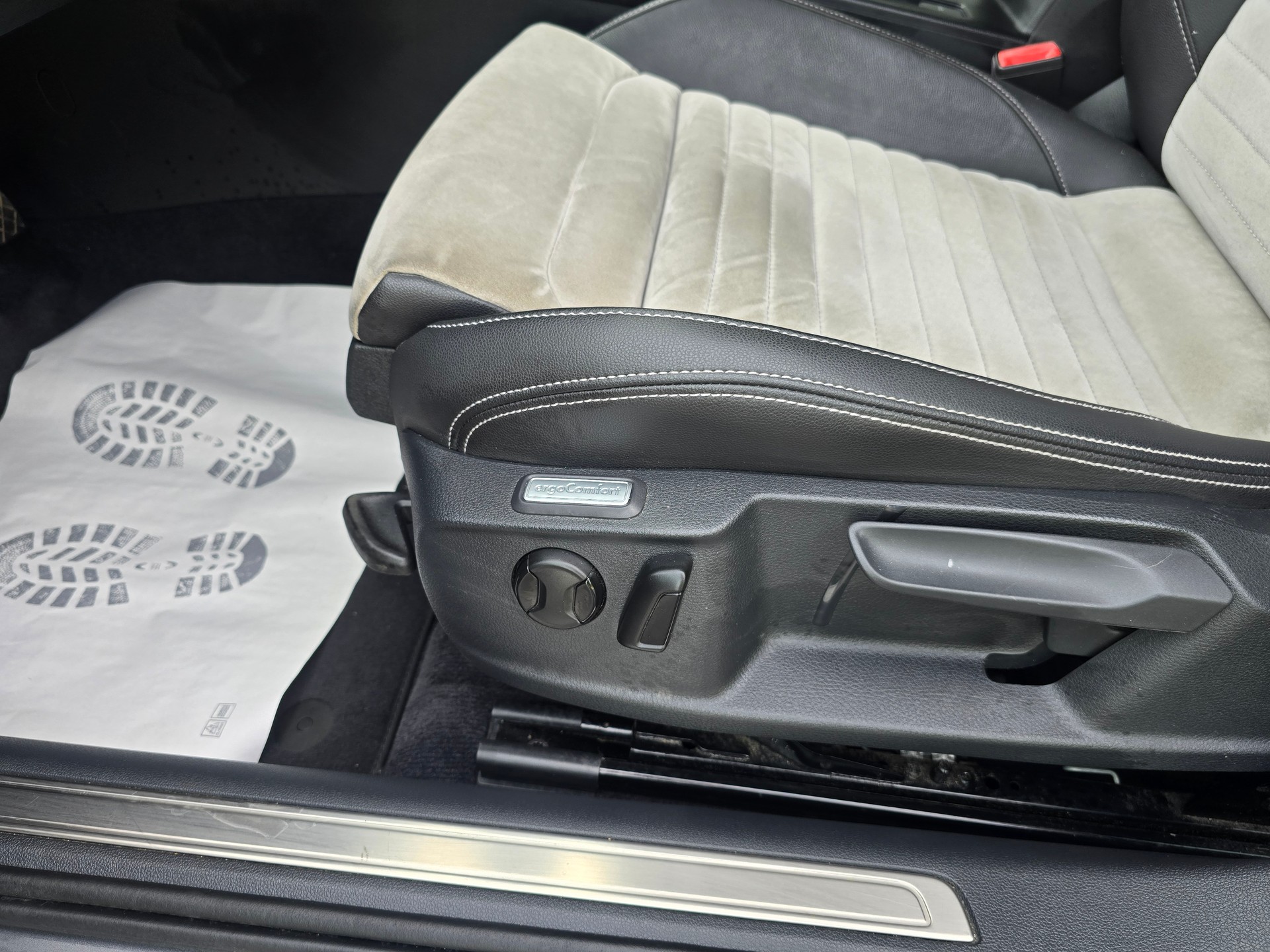 VW Passat Variant 2.0 TDI SCR BMT Highline 4Motion-image-15