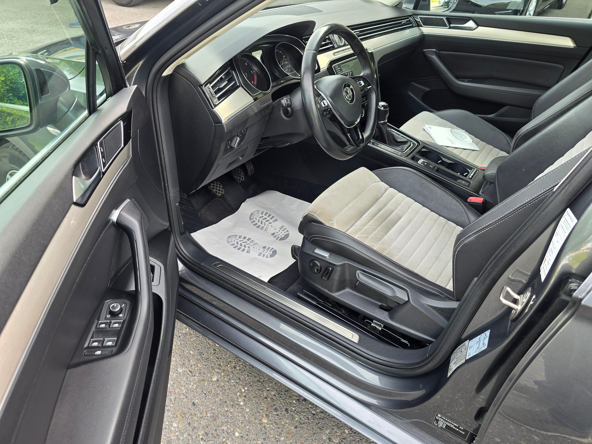 VW Passat Variant 2.0 TDI SCR BMT Highline 4Motion-image-13