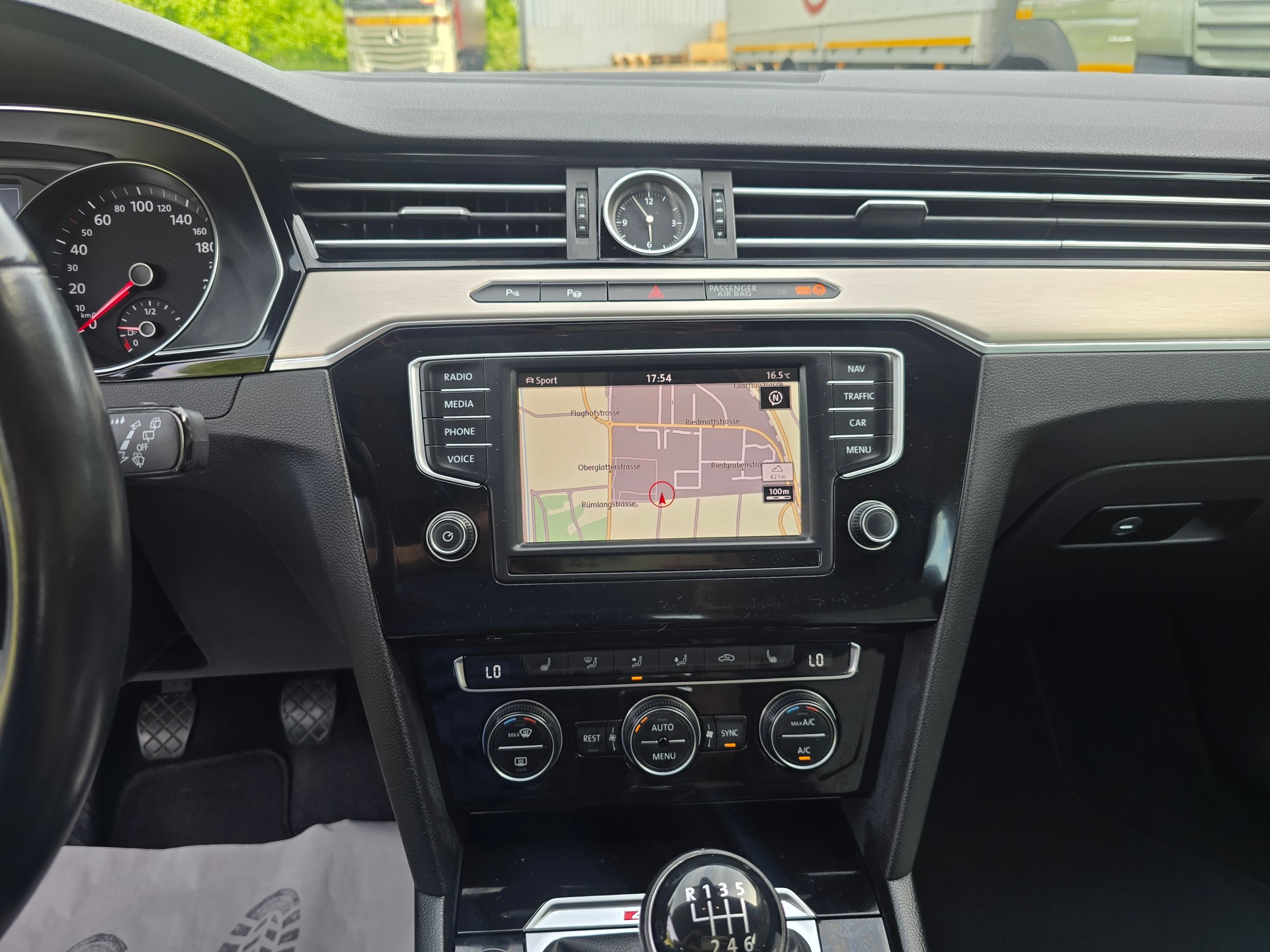VW Passat Variant 2.0 TDI SCR BMT Highline 4Motion-image-24