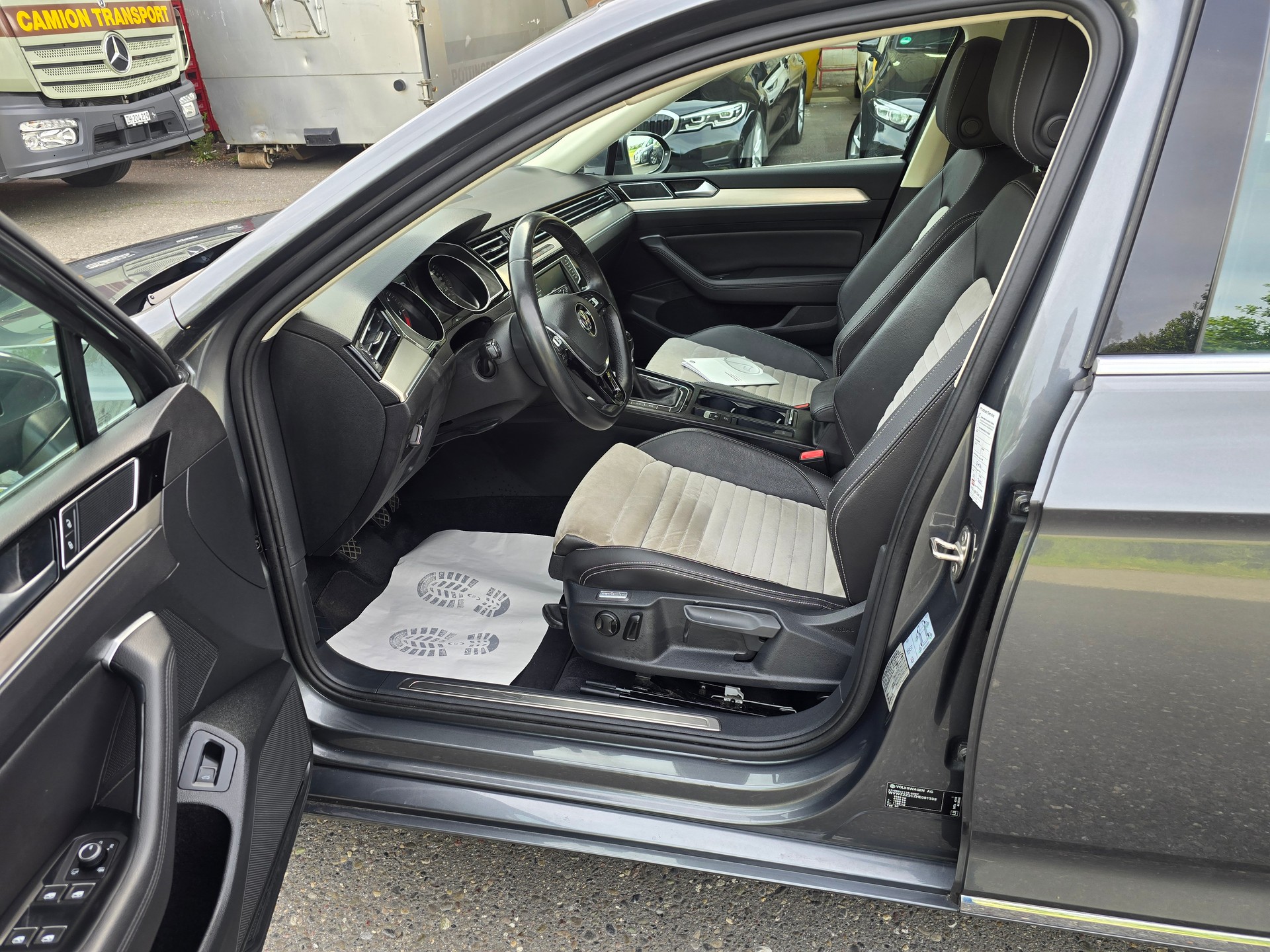 VW Passat Variant 2.0 TDI SCR BMT Highline 4Motion-image-12