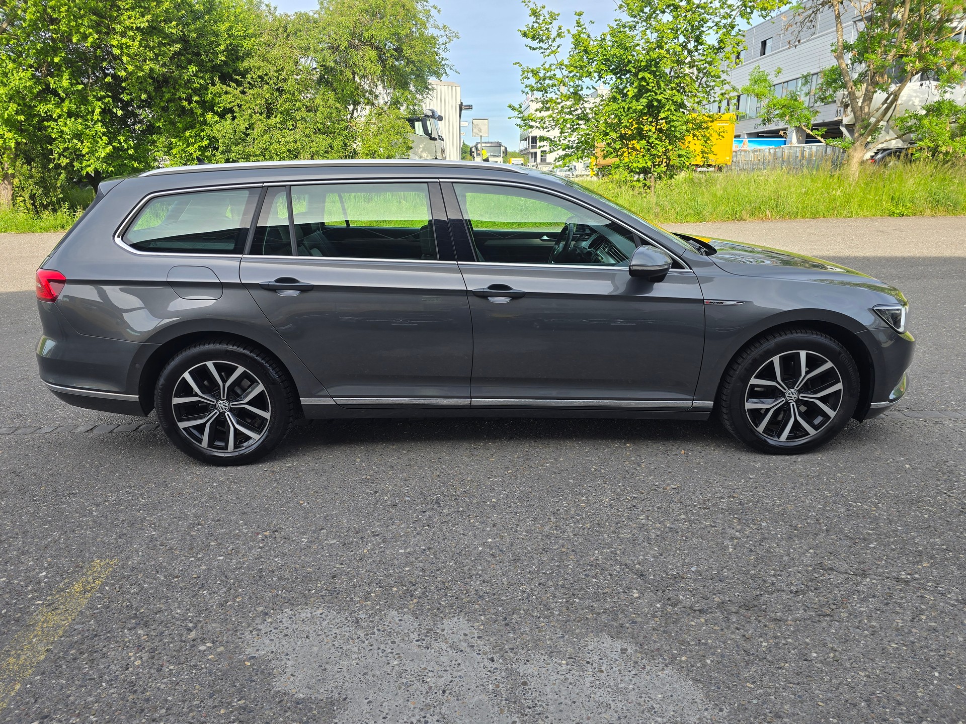 VW Passat Variant 2.0 TDI SCR BMT Highline 4Motion-image-9