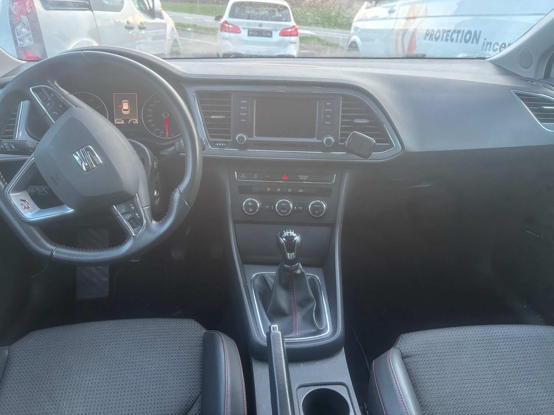 BMW 225xe iPerformance Active Tourer Steptronic Luxury Line-image-11