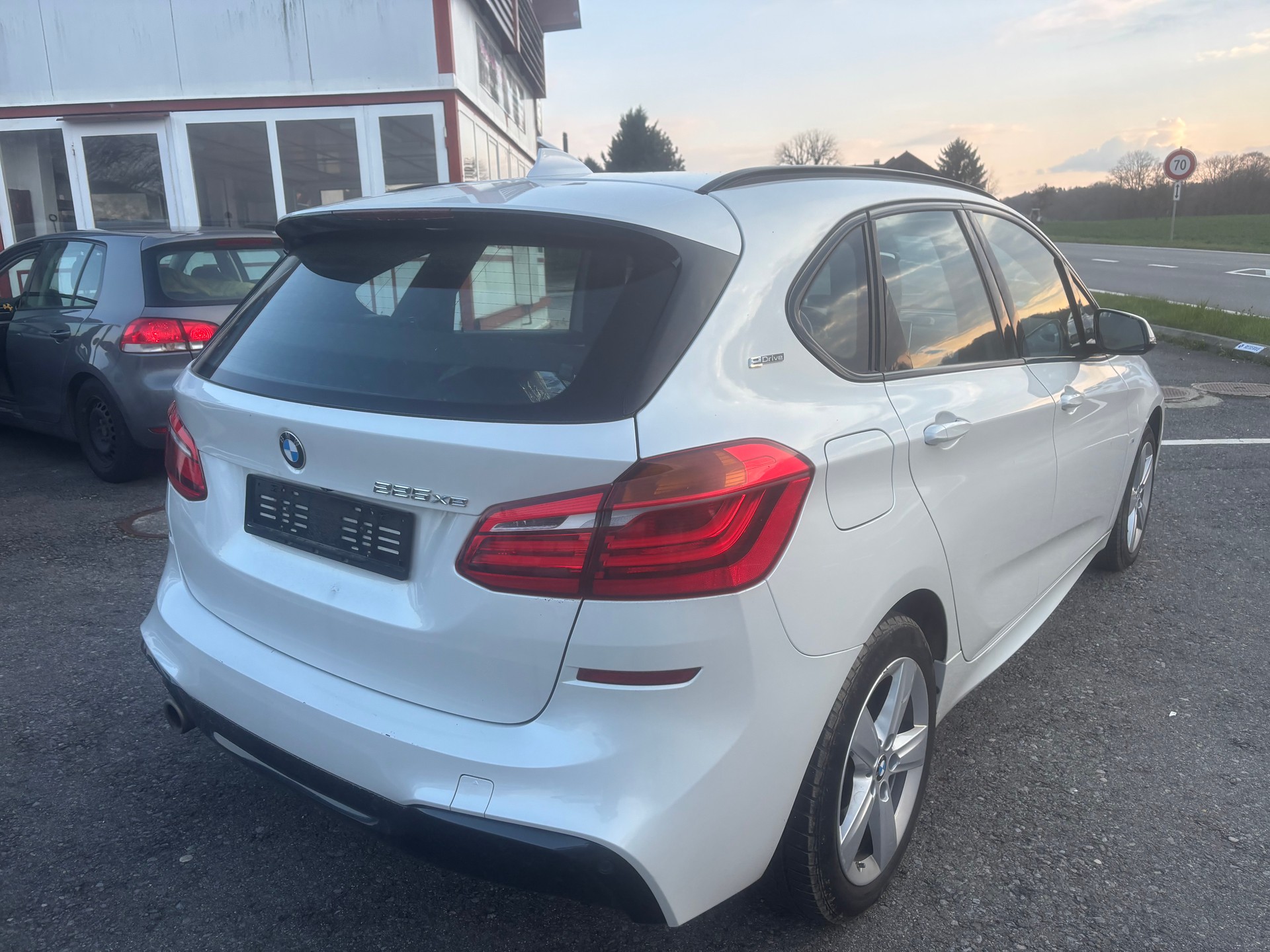 BMW 225xe iPerformance Active Tourer Steptronic Luxury Line-image-2