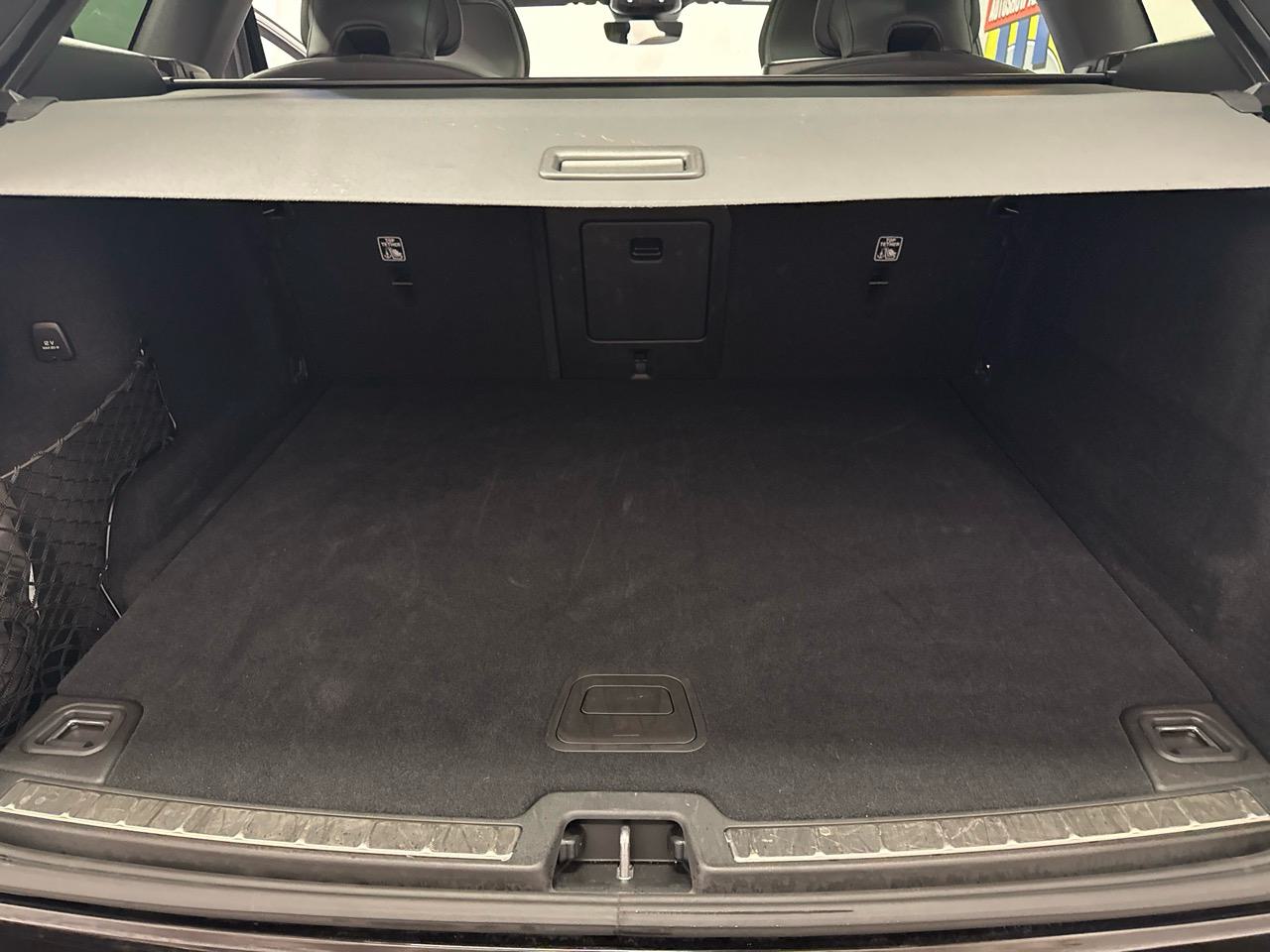 VOLVO XC60 B5 MHD AWD Black Edition Plus Geartronic-image-12