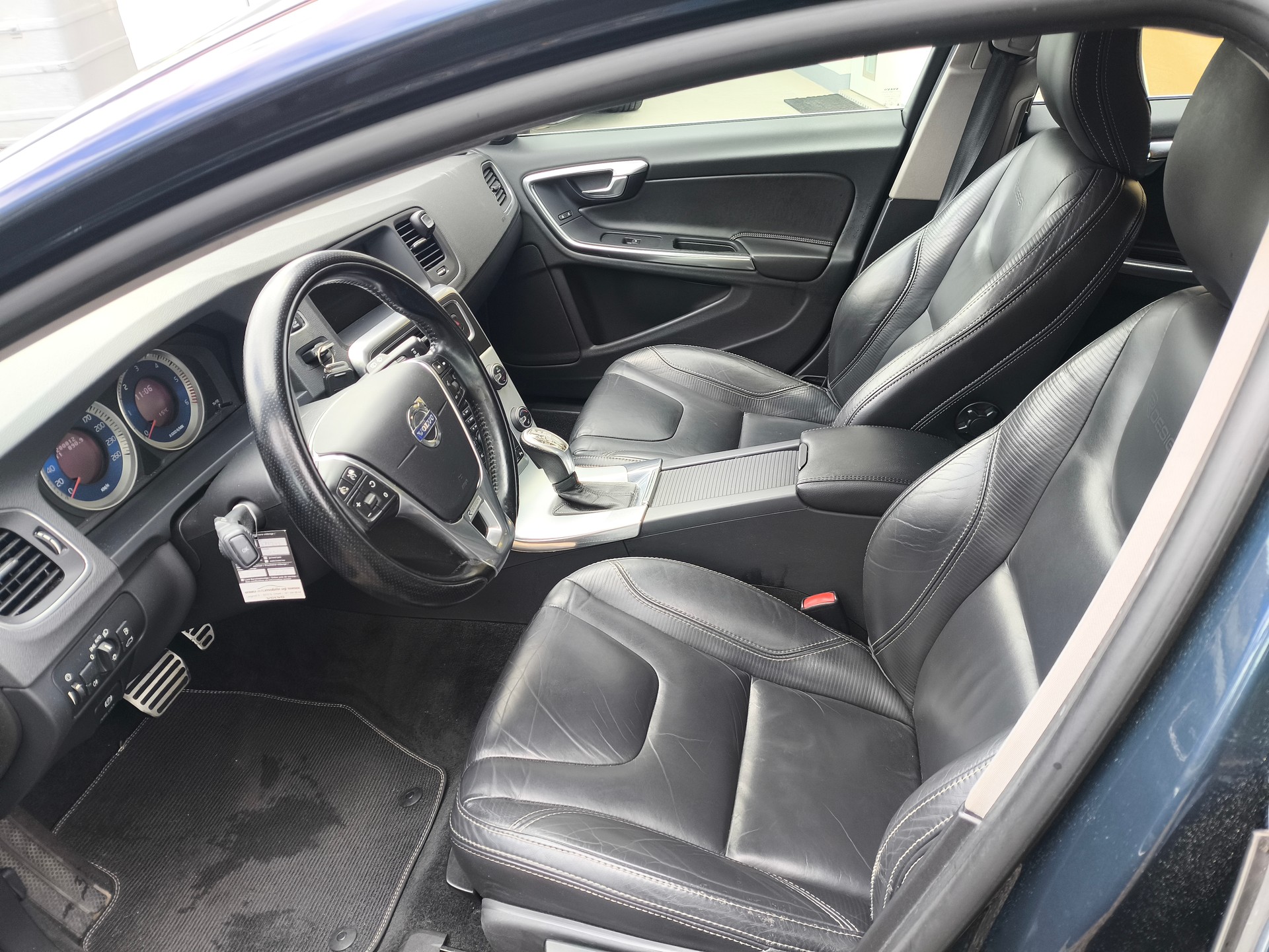 VOLVO V60 D3 Geartronic-image-7