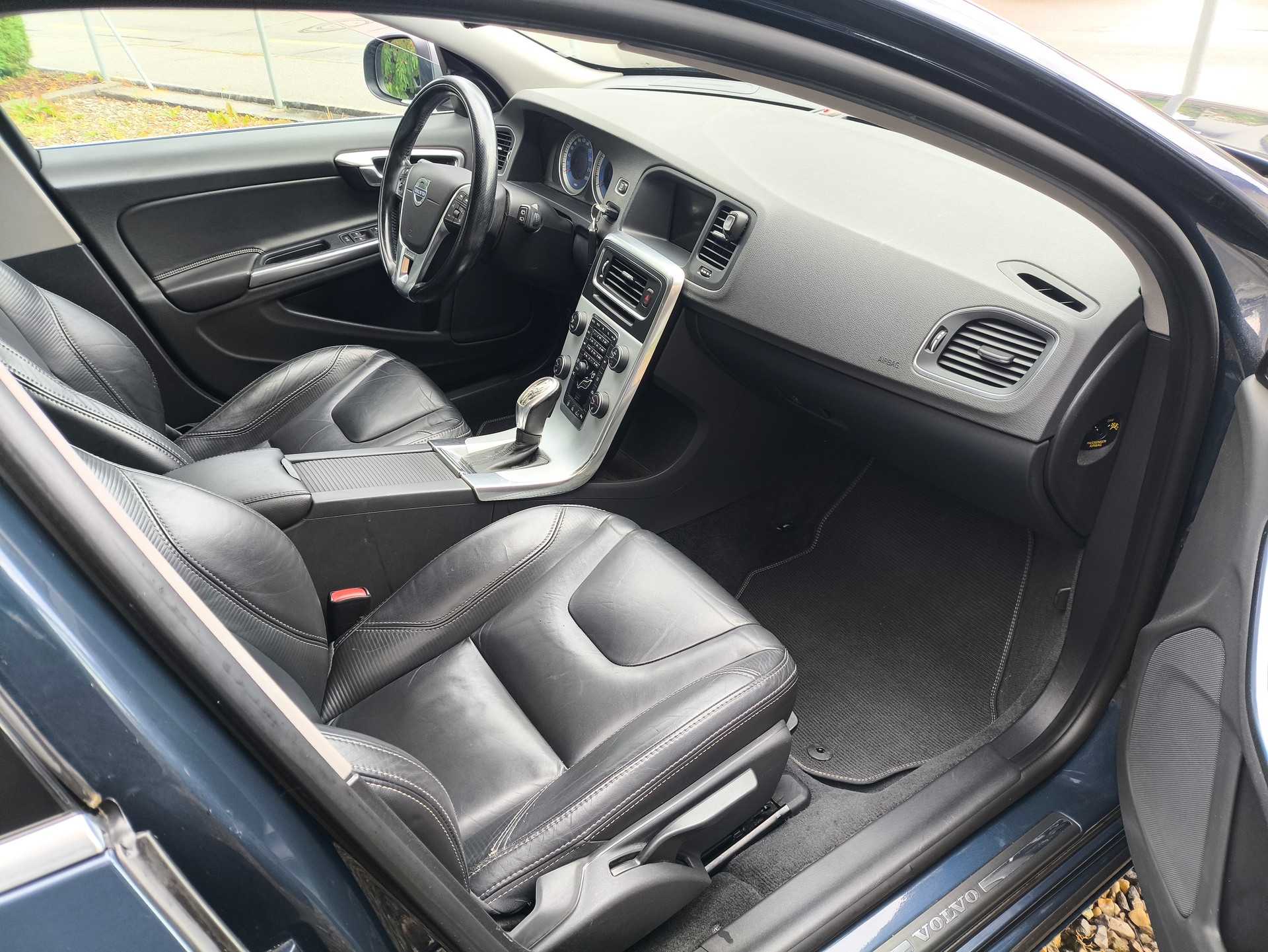 VOLVO V60 D3 Geartronic-image-6