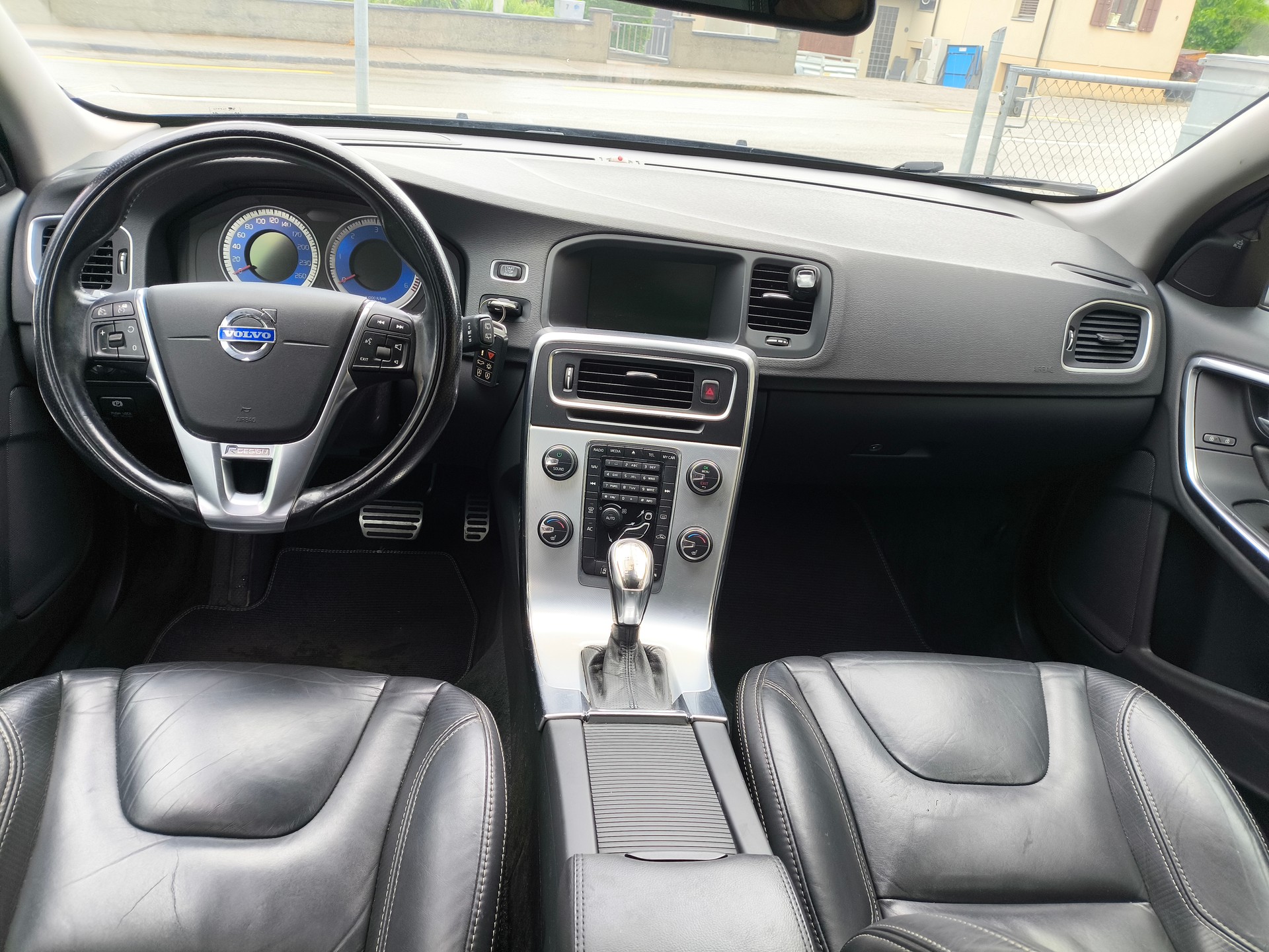 VOLVO V60 D3 Geartronic-image-9