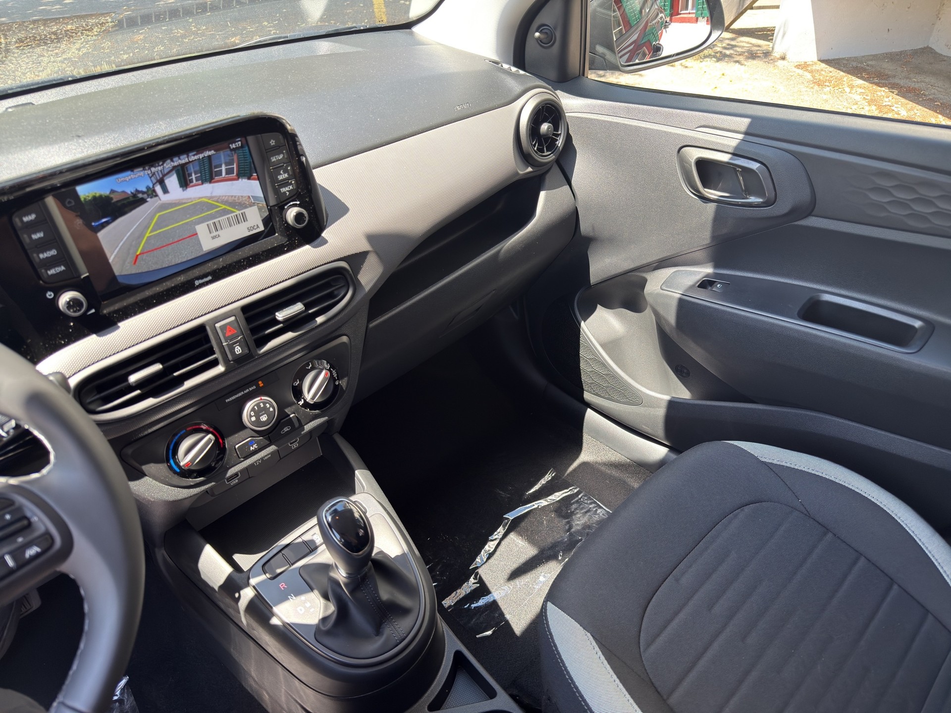 HYUNDAI i10 1.0 Origo Automat * CH Fahrzeug * 5 Jahre Garantie * 8 fach * NEUWAGEN *-image-12