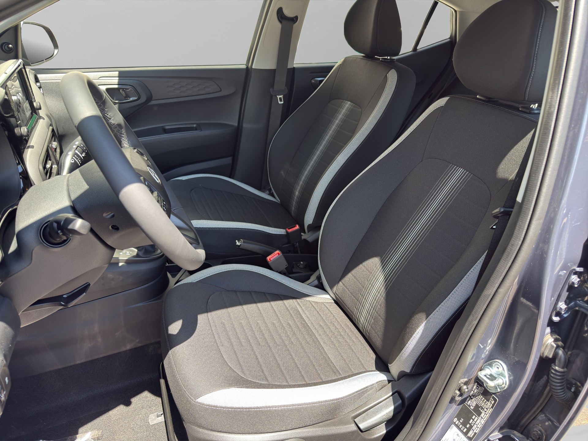 HYUNDAI i10 1.0 Origo Automat * CH Fahrzeug * 5 Jahre Garantie * 8 fach * NEUWAGEN *-image-7