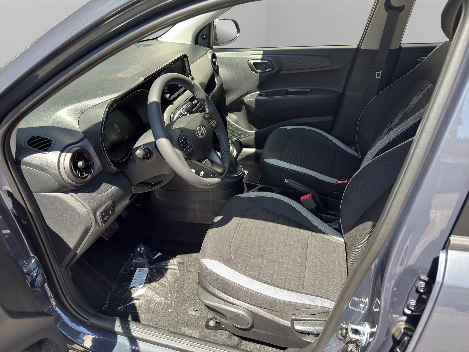 HYUNDAI i10 1.0 Origo Automat * CH Fahrzeug * 5 Jahre Garantie * 8 fach * NEUWAGEN *-image-6
