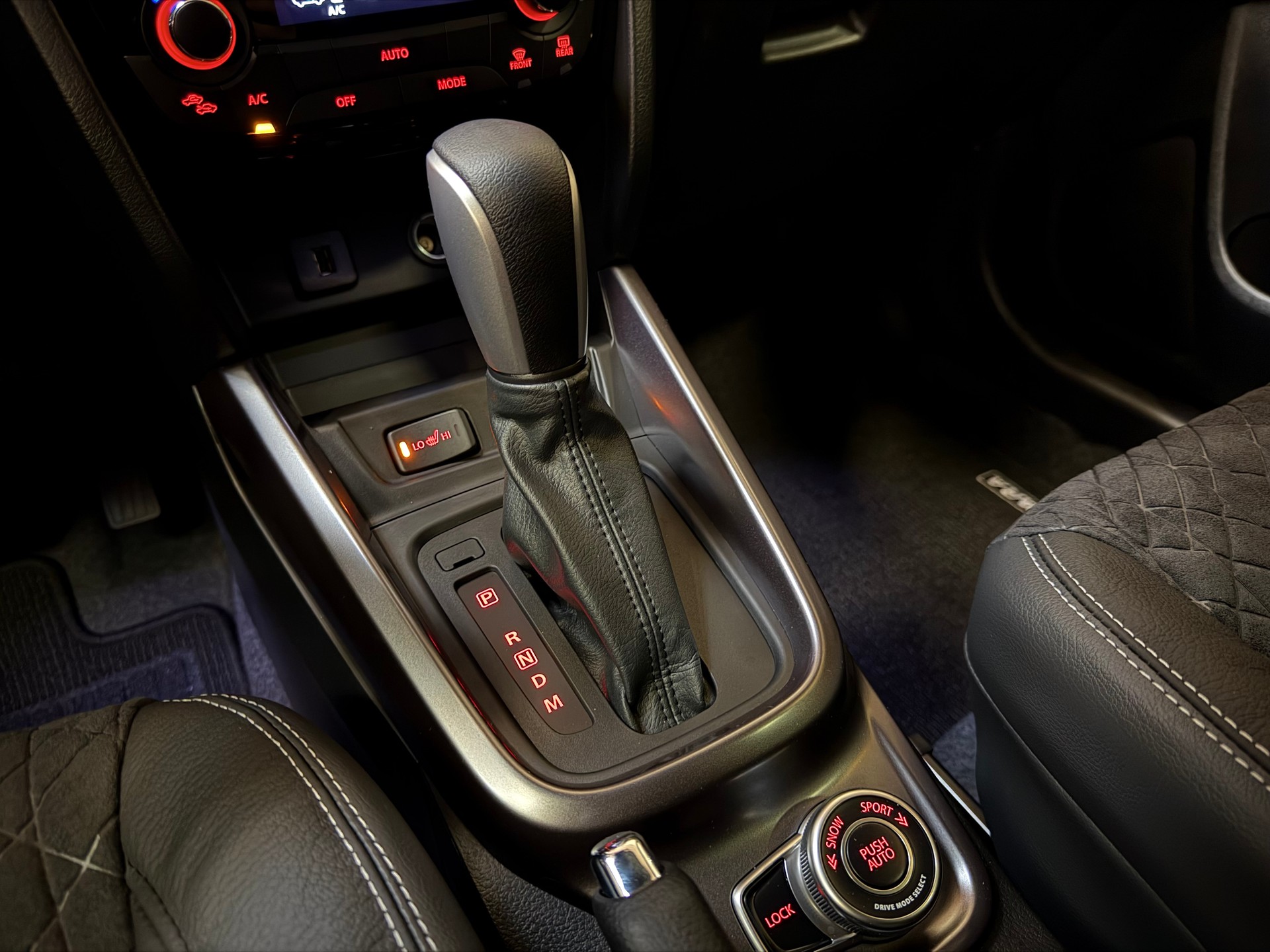 SUZUKI Vitara 1.4 Boosterjet Compact Top 4x4 Hybrid-image-16