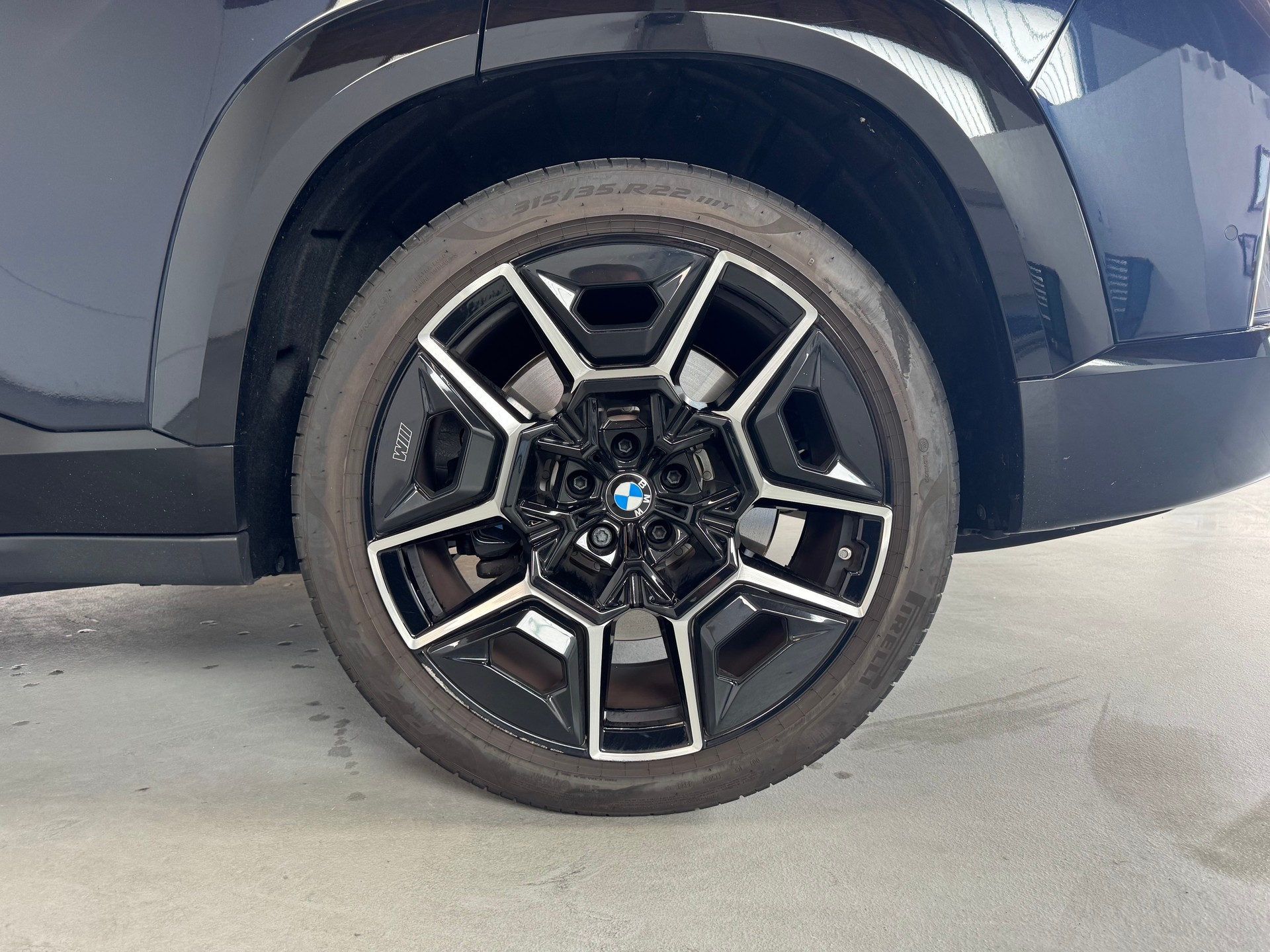 BMW XM xDrive 50e PHEV Steptronic-image-8