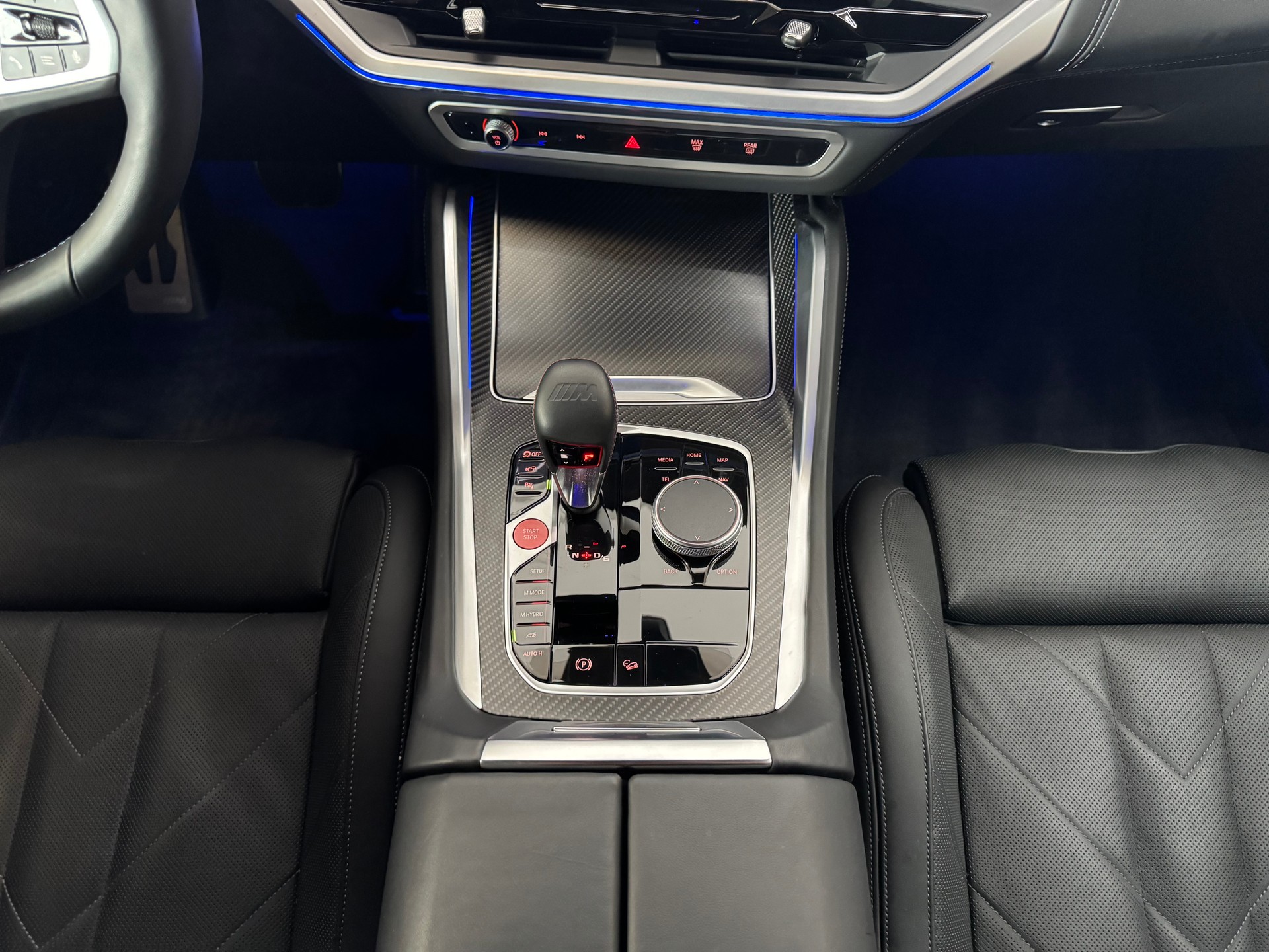 BMW XM xDrive 50e PHEV Steptronic-image-25