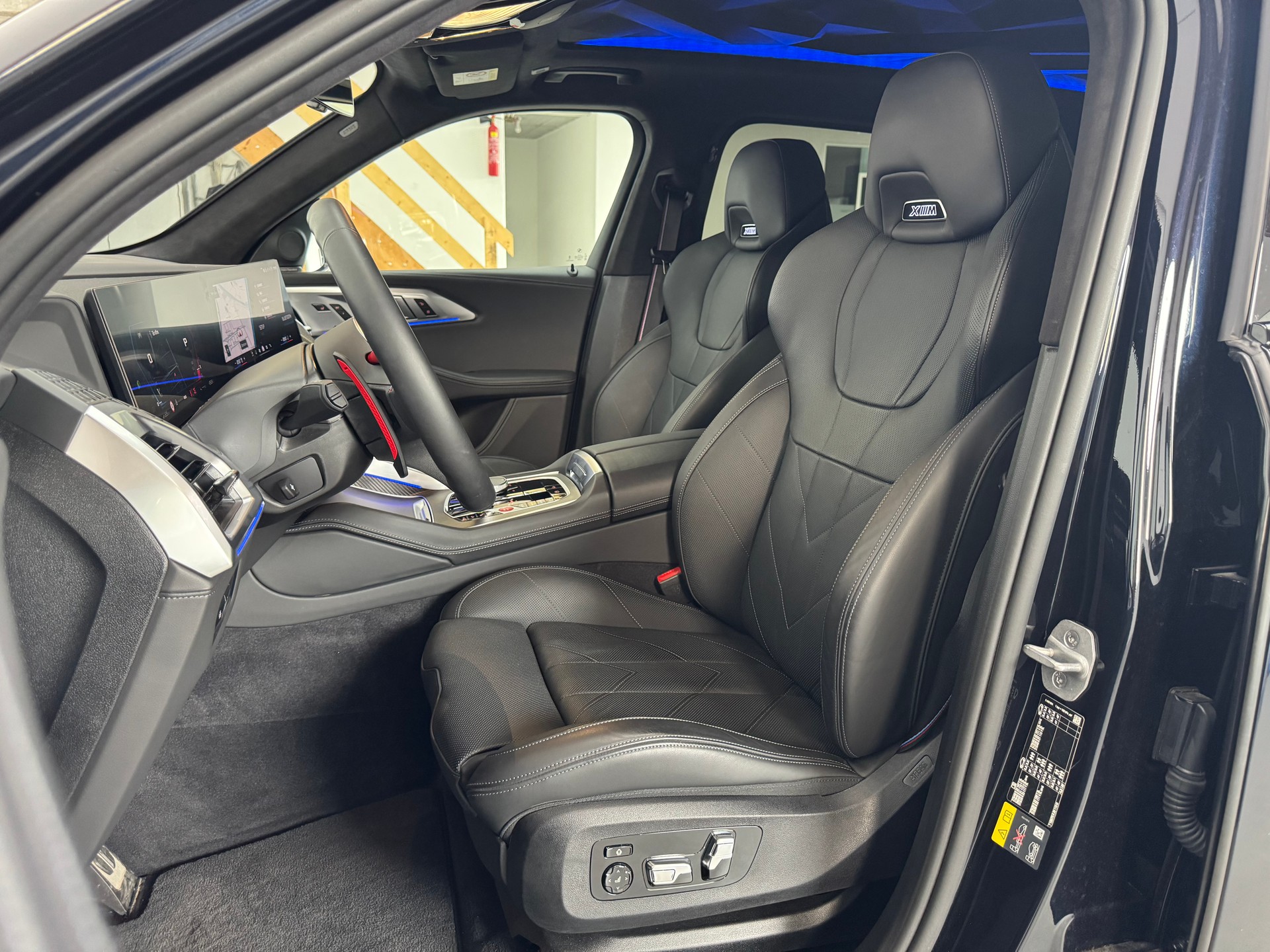 BMW XM xDrive 50e PHEV Steptronic-image-9