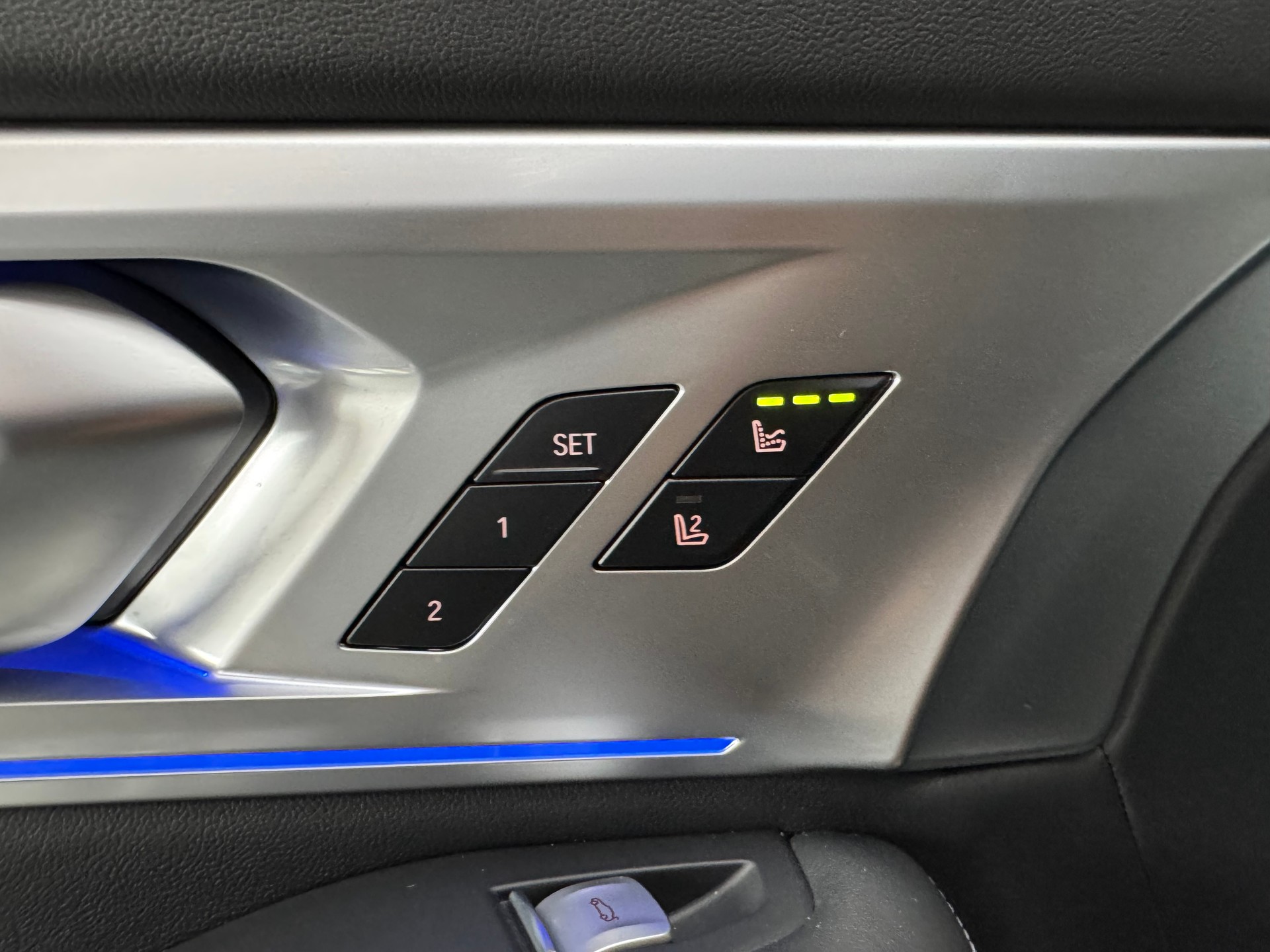 BMW XM xDrive 50e PHEV Steptronic-image-28