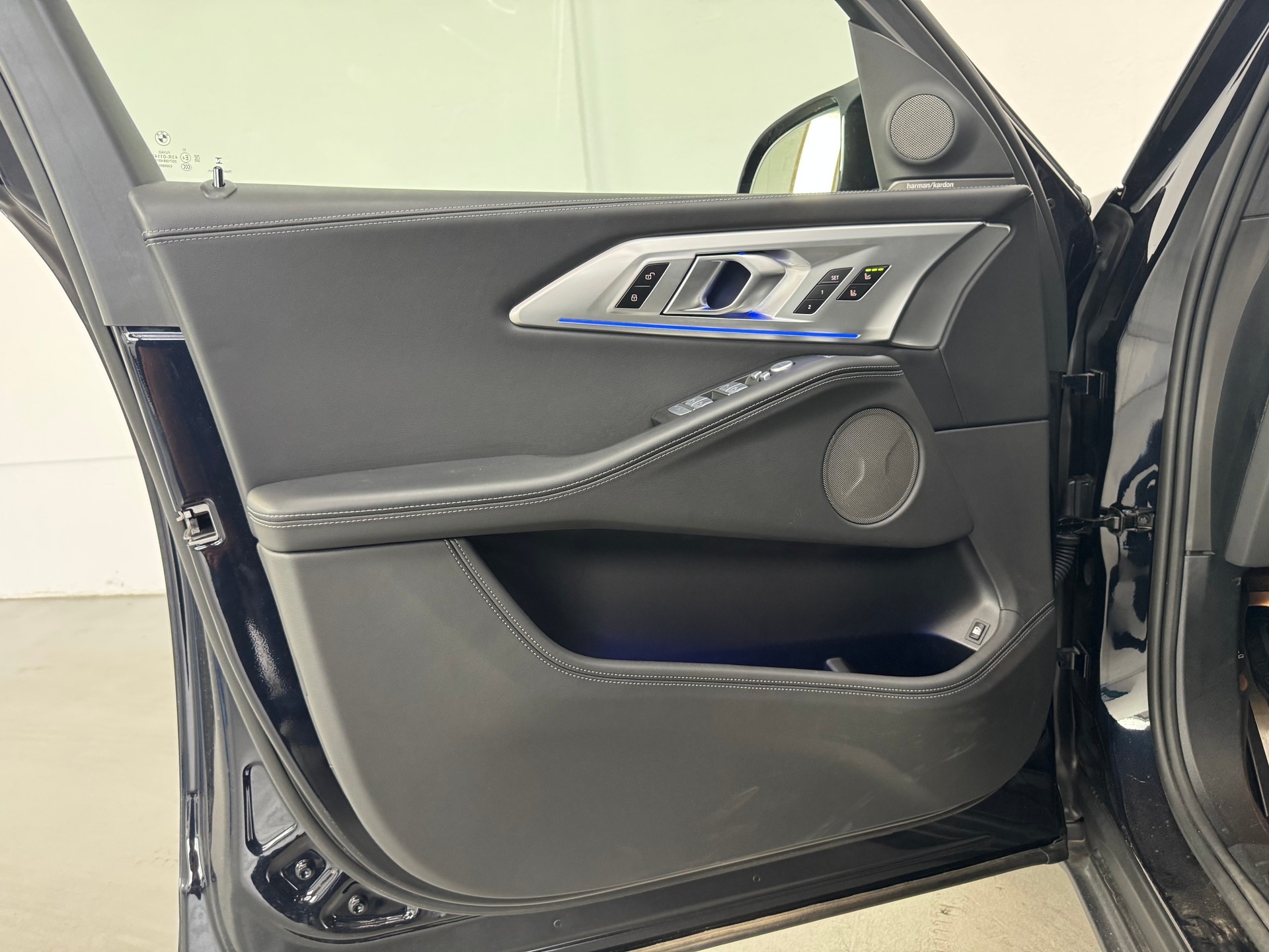 BMW XM xDrive 50e PHEV Steptronic-image-27