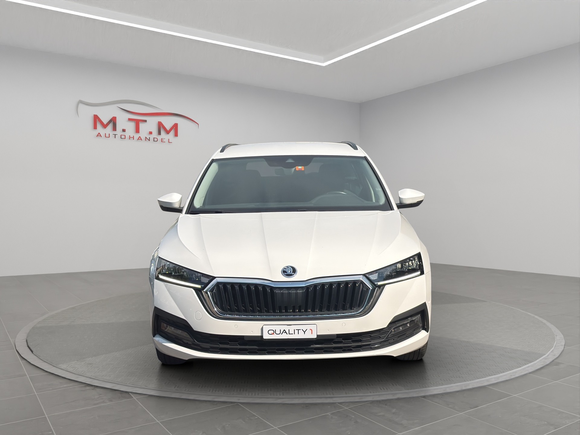 SKODA Octavia Combi 2.0 TDI DSG Ambition 4x4-showroom-element-2