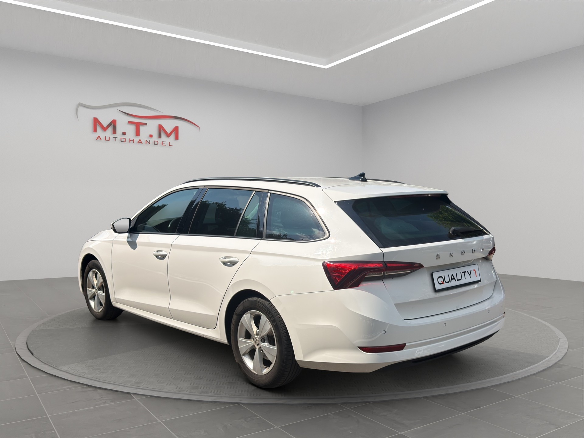 SKODA Octavia Combi 2.0 TDI DSG Ambition 4x4-image-6