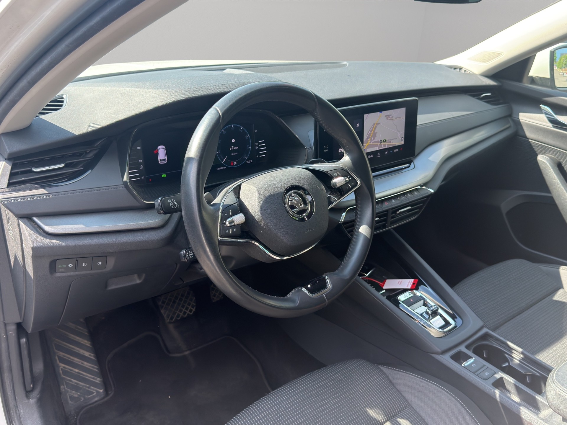 SKODA Octavia Combi 2.0 TDI DSG Ambition 4x4-image-13