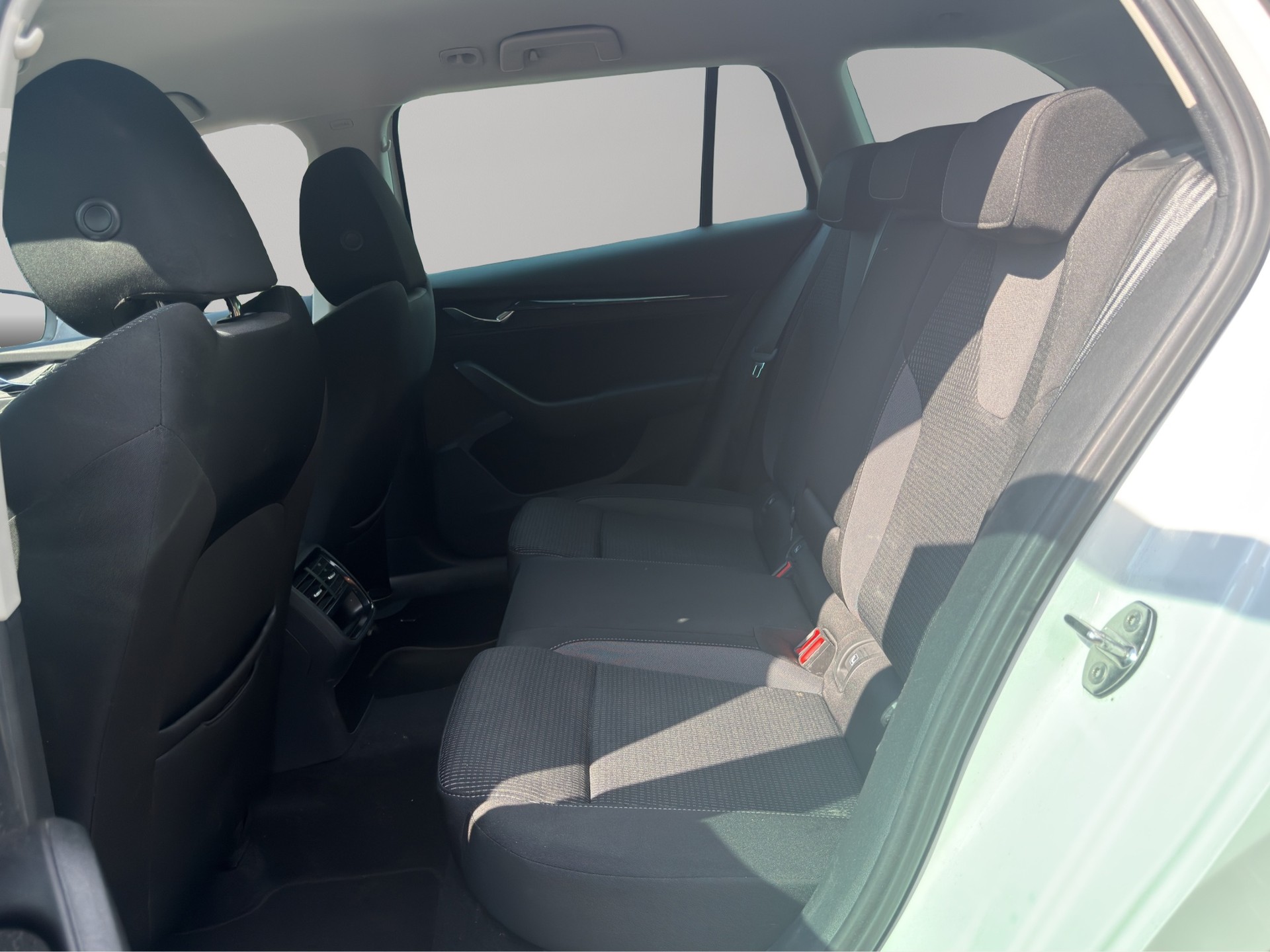 SKODA Octavia Combi 2.0 TDI DSG Ambition 4x4-image-15
