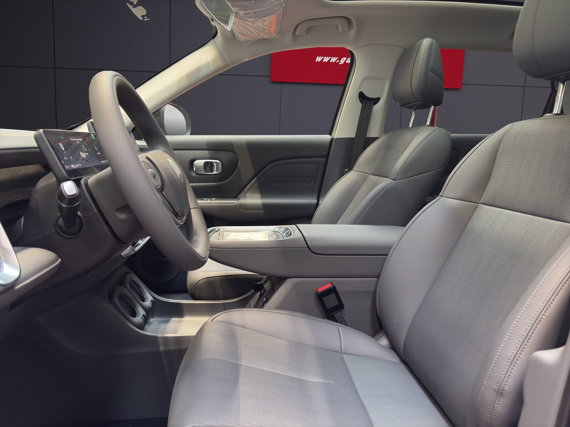 LEAPMOTOR B10 1.5 Hybrid EV-image-4