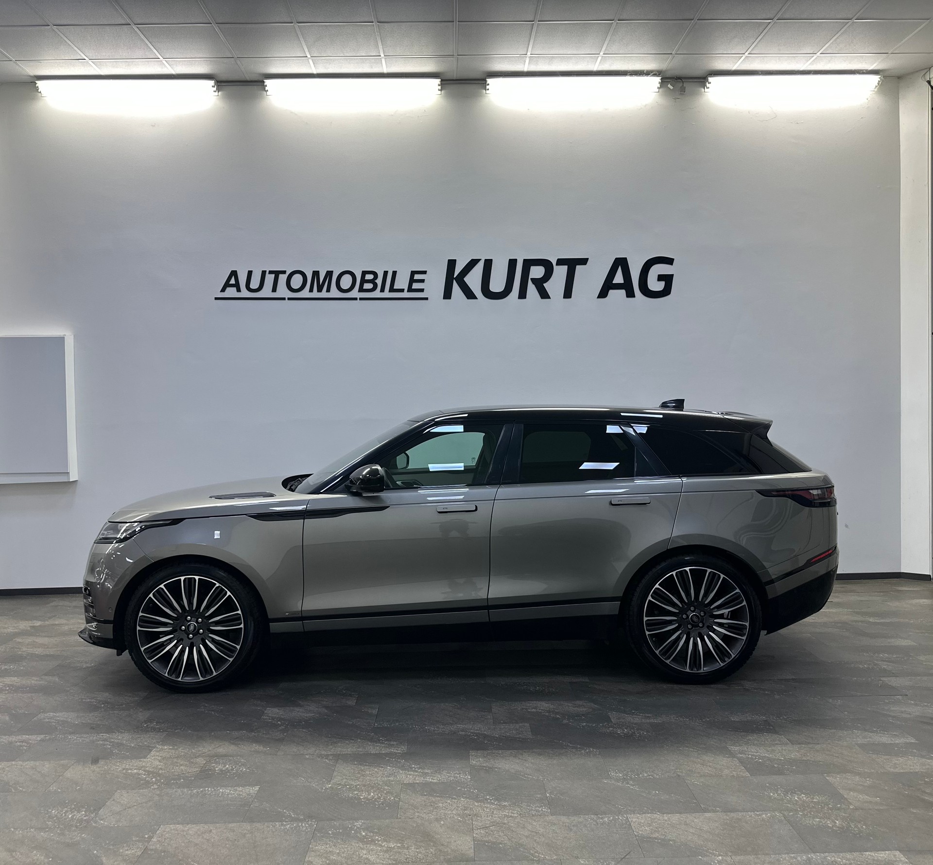 LAND ROVER Range Rover Velar R-Dynamic P 300 SE Automatic-showroom-element-2