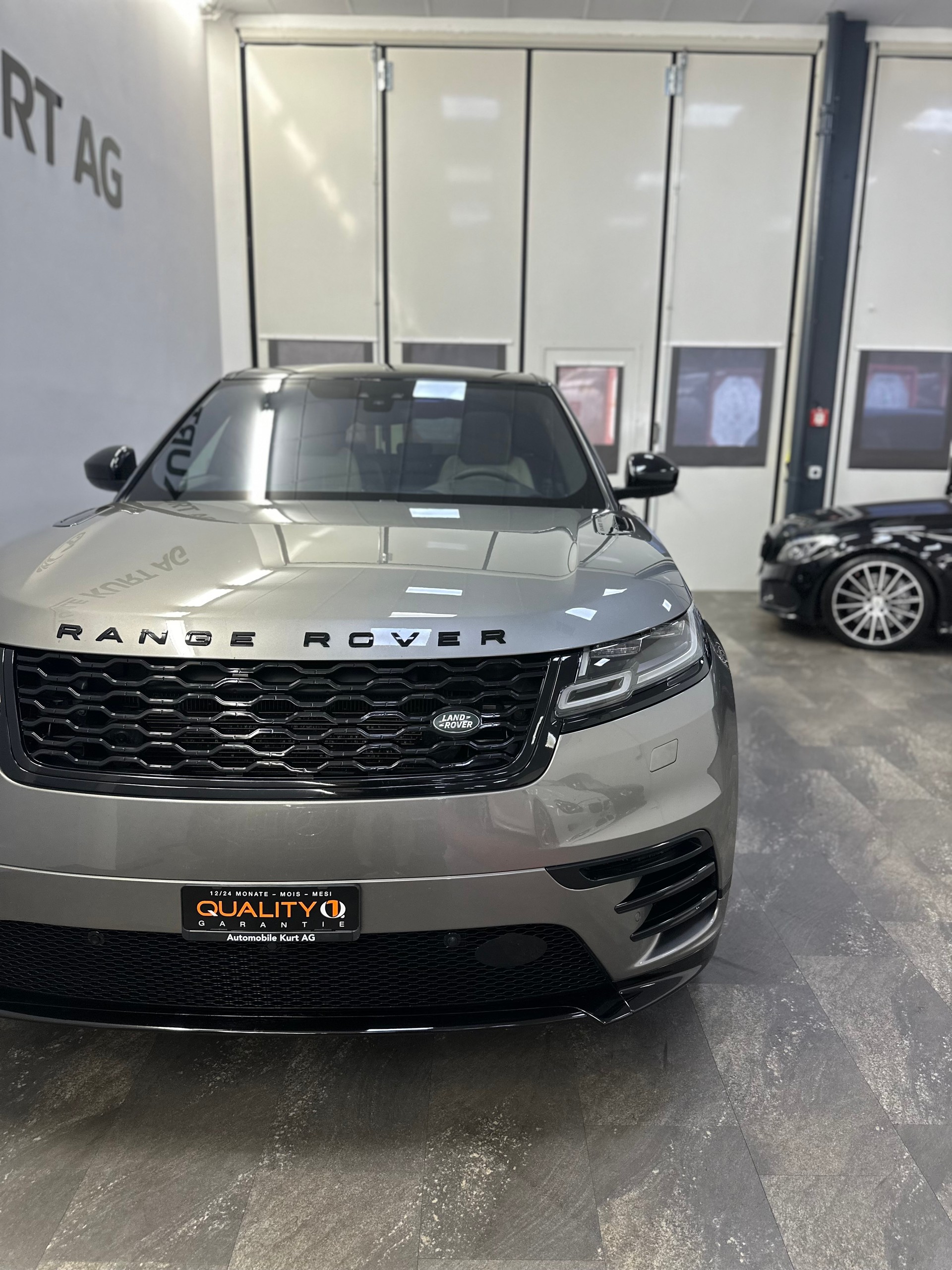 LAND ROVER Range Rover Velar R-Dynamic P 300 SE Automatic-image-5